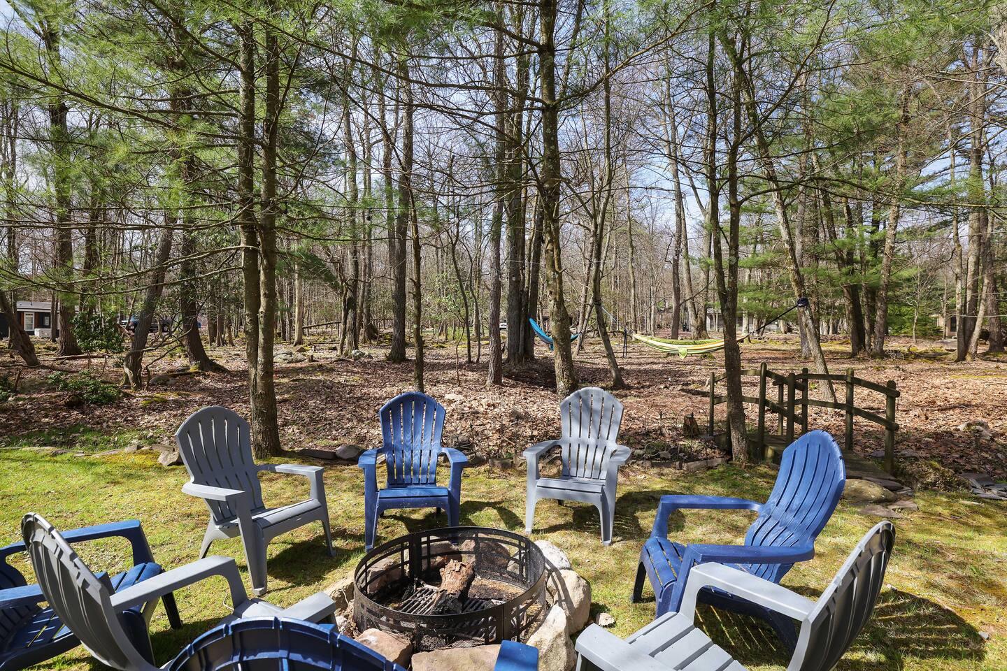 Relax in Style – HotTub, Starry Nights & WoodViews