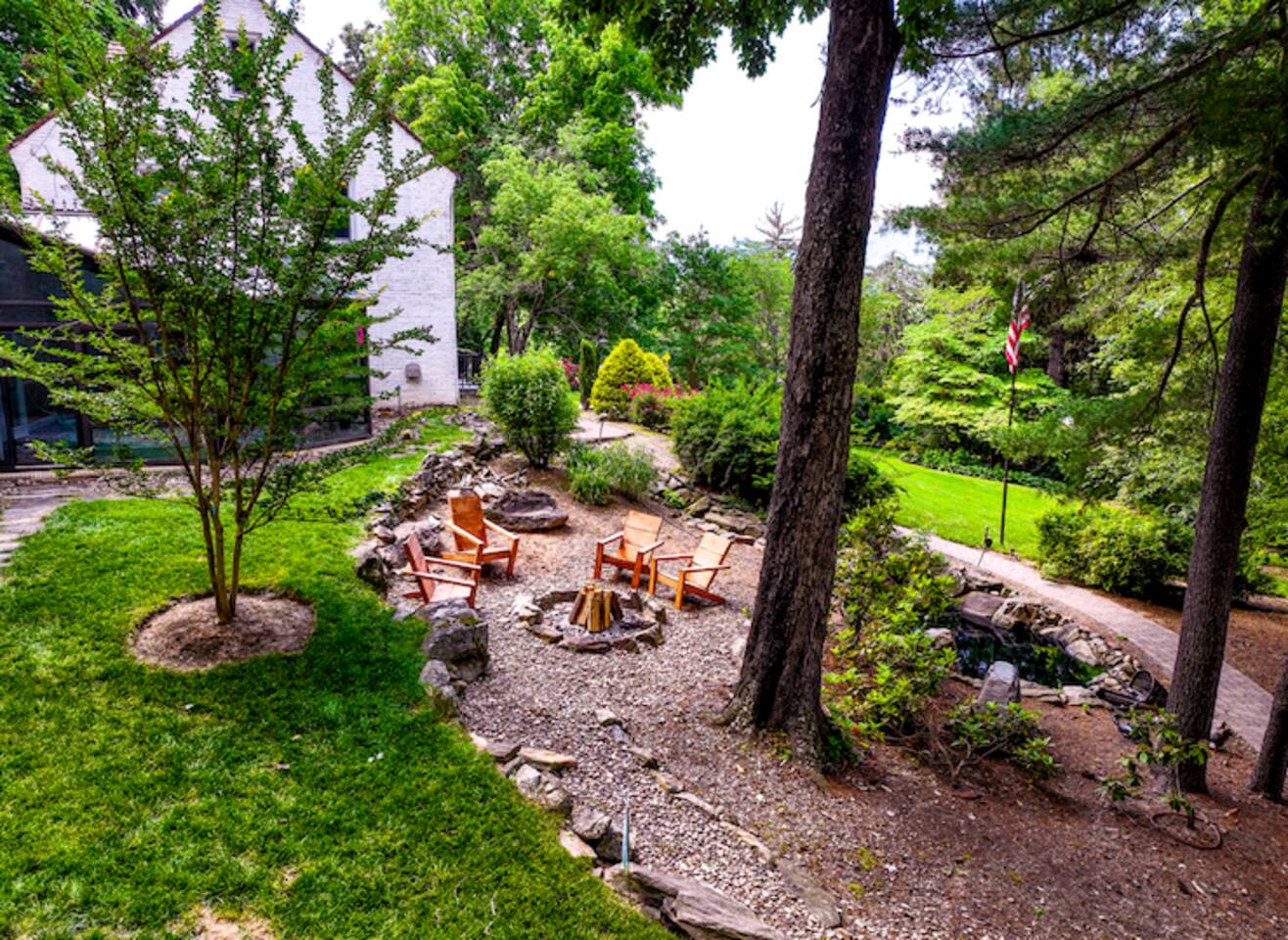 Luxury 8BR Lakefront w/ Hot Tub • Sleeps 24