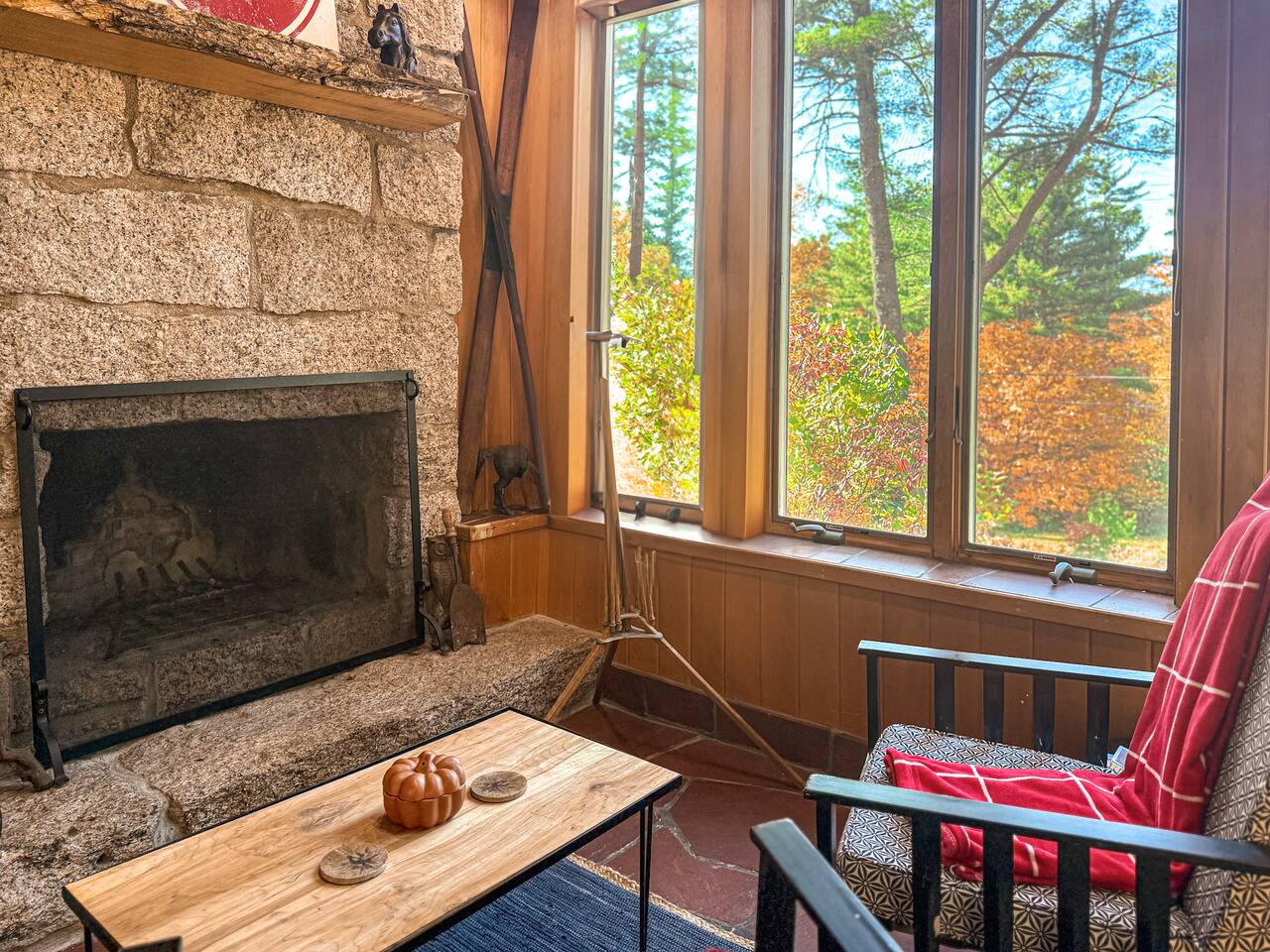 Newly updated, Hot Tub, Fire Pit