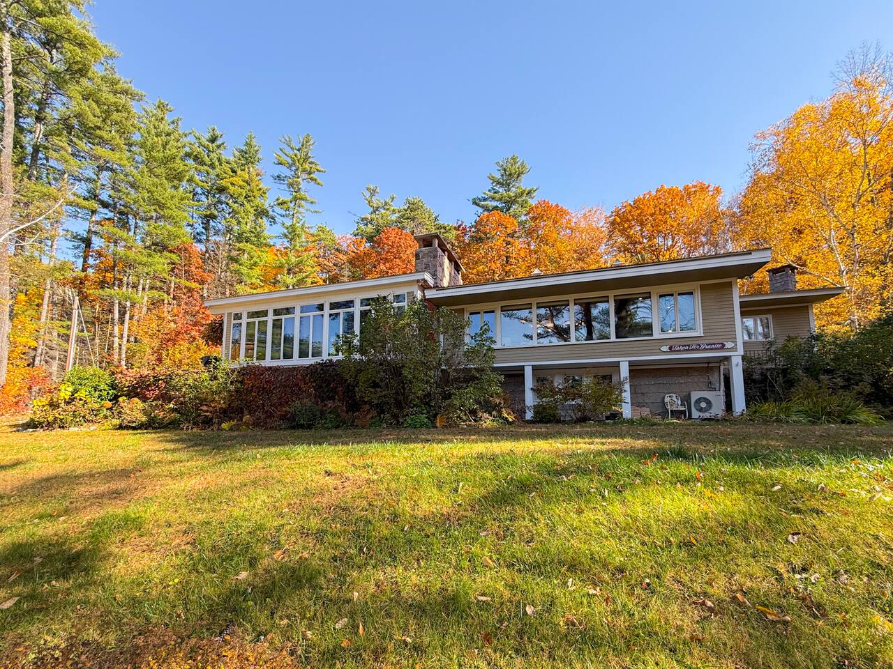 Newly updated, Hot Tub, Fire Pit