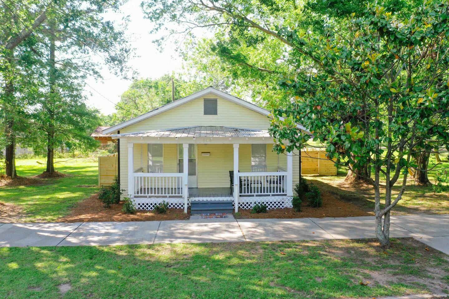 2 bd 1 bath Cottage near downtown Hattiesburg!