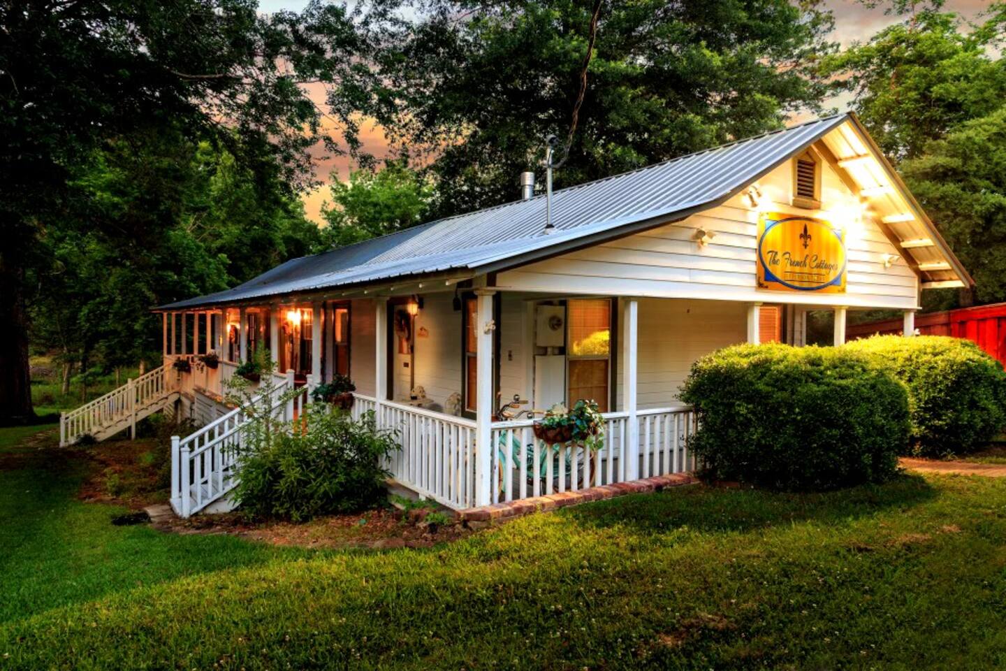 *NEW* Adorable French Country Cottage w/Free Bikes