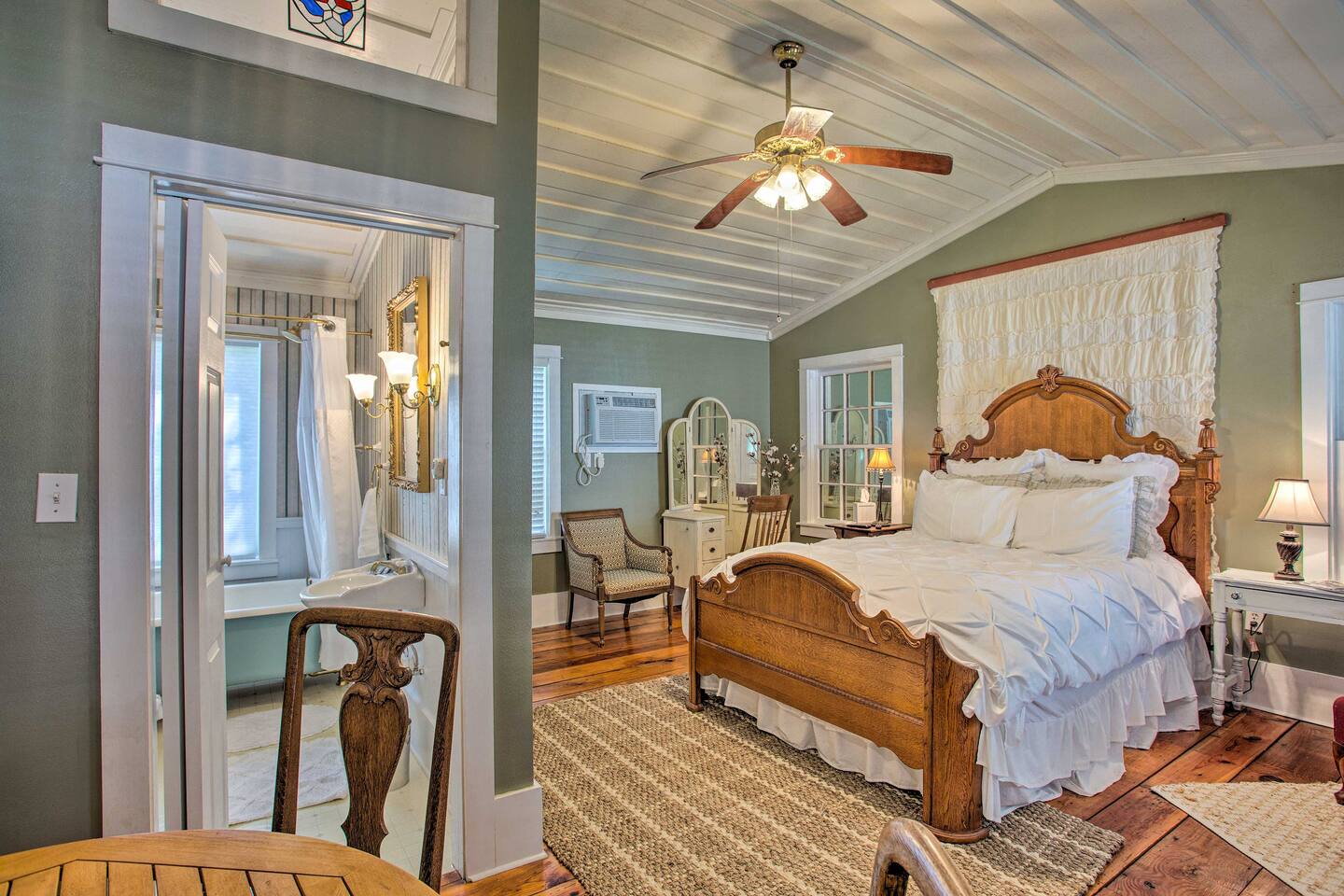 *NEW* Adorable French Country Cottage w/Free Bikes — Jefferson — vacation rental