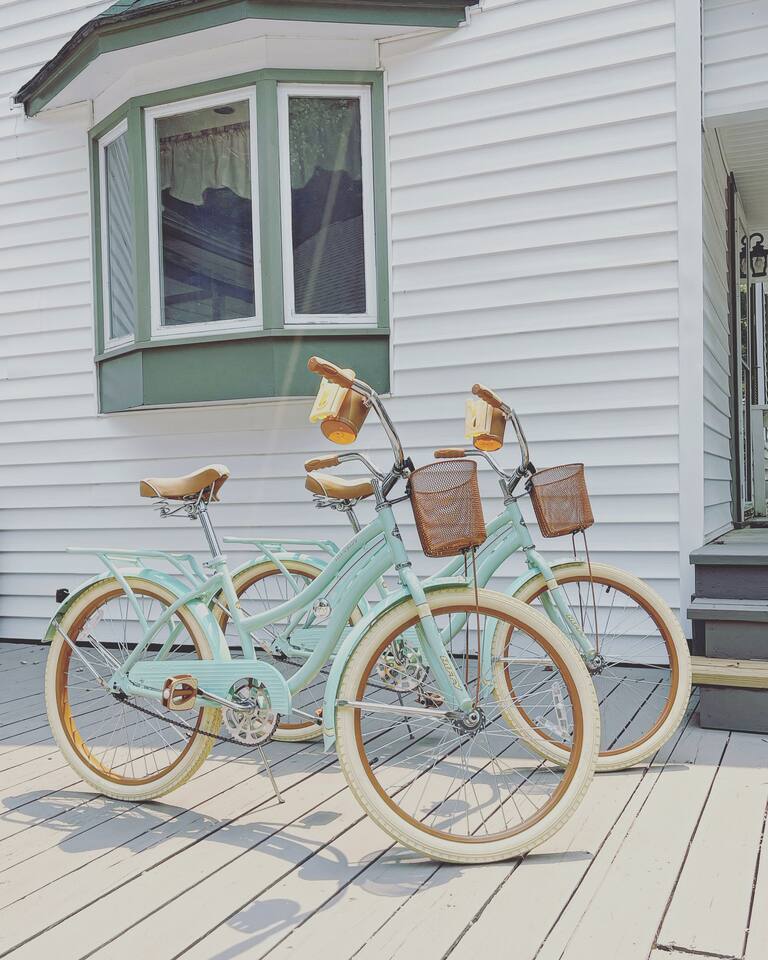 *NEW* King Bed/Fireplace/Jetted Tub/Free Bikes