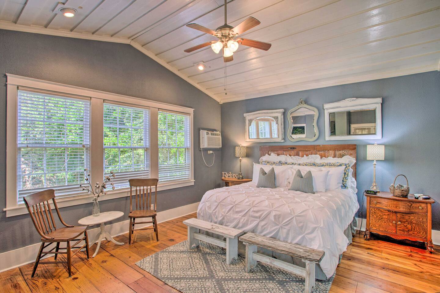 *NEW* King Bed/Fireplace/Jetted Tub/Free Bikes — Jefferson — vacation rental