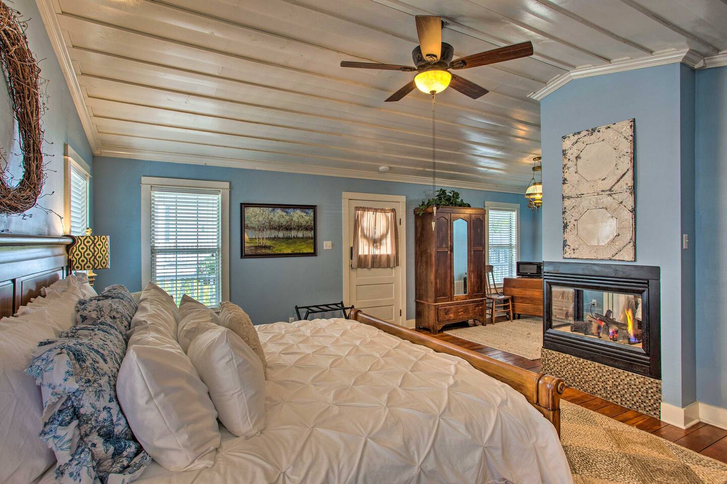 *NEW* Cottage-King Bed/Fireplace/Bikes