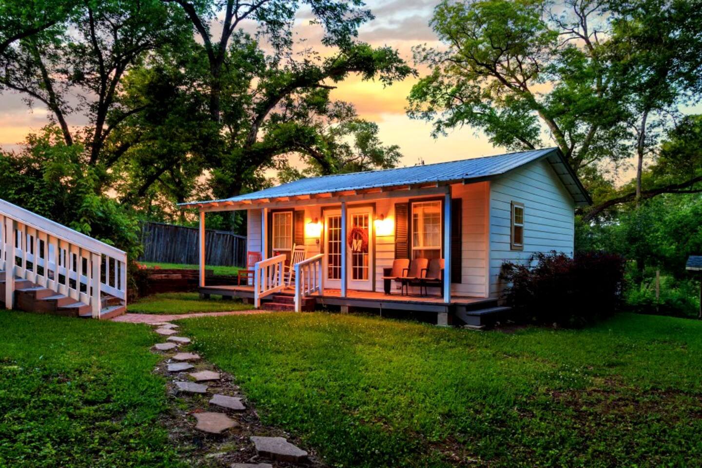 NEW - Adorable Cottage w/Full Kitchen/Tandem Bike