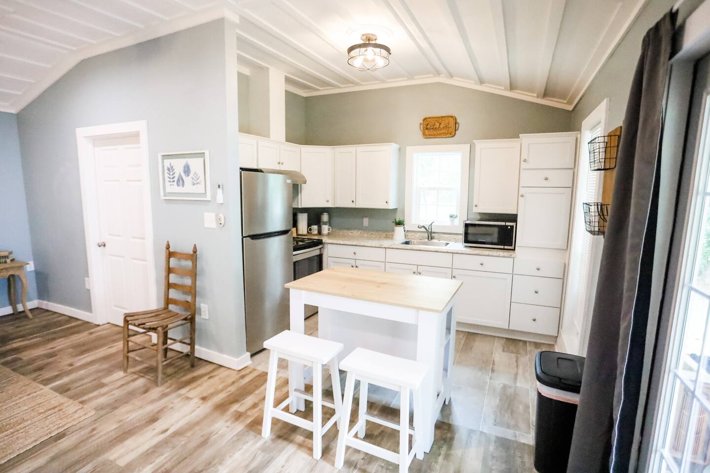 NEW - Adorable Cottage w/Full Kitchen/Tandem Bike