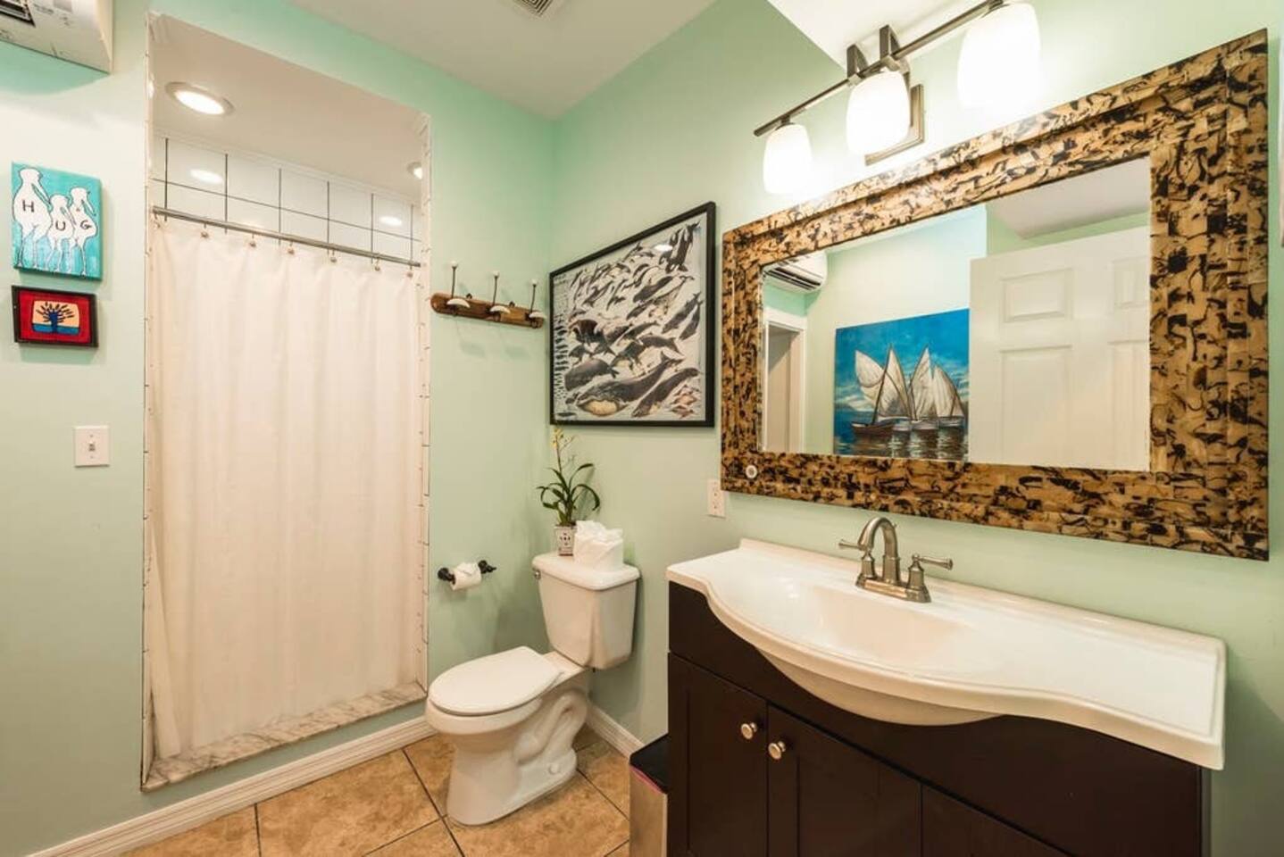 Big Blu -5 bed, 4 bath old town