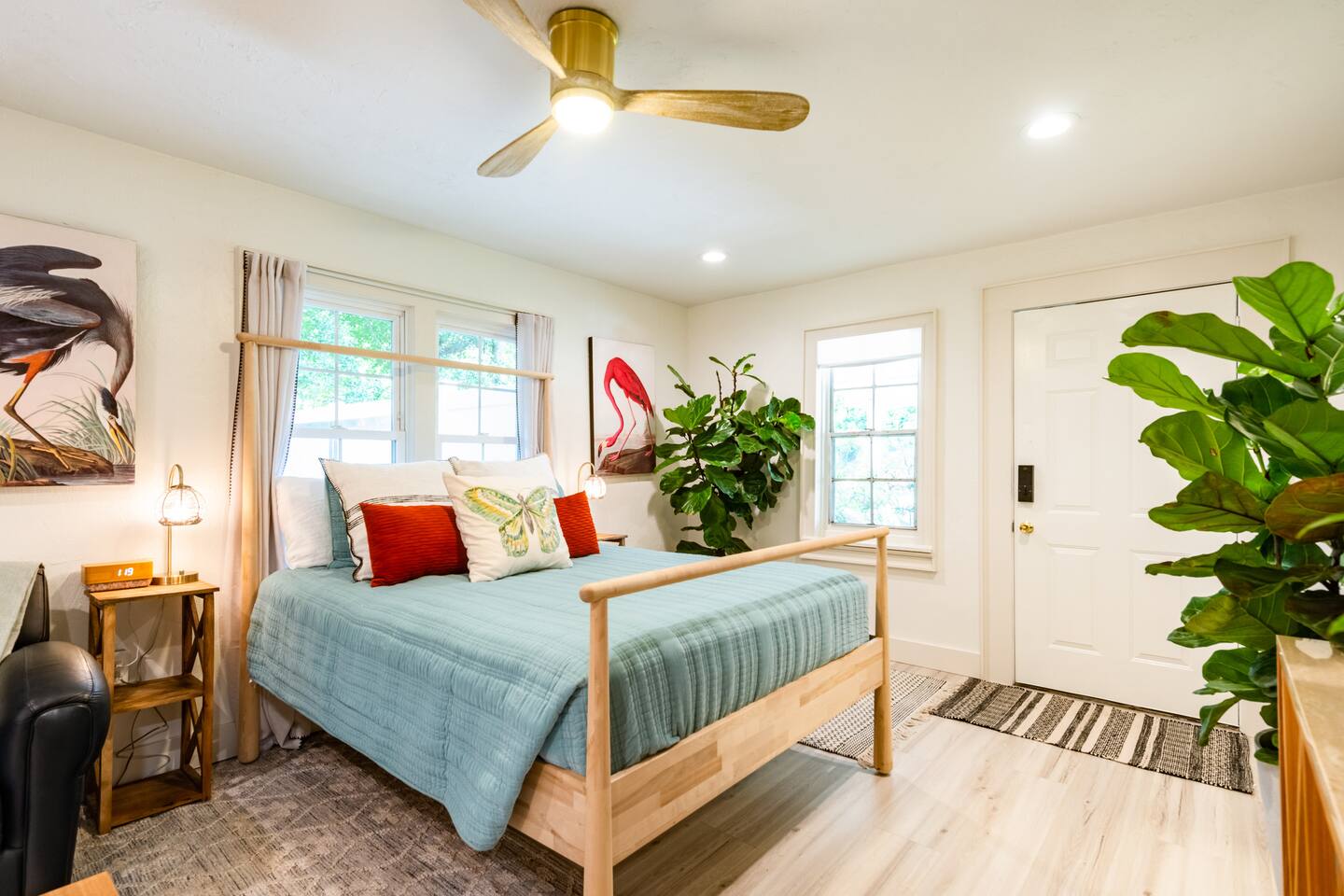 The Poe -Stylish Downtown Studio