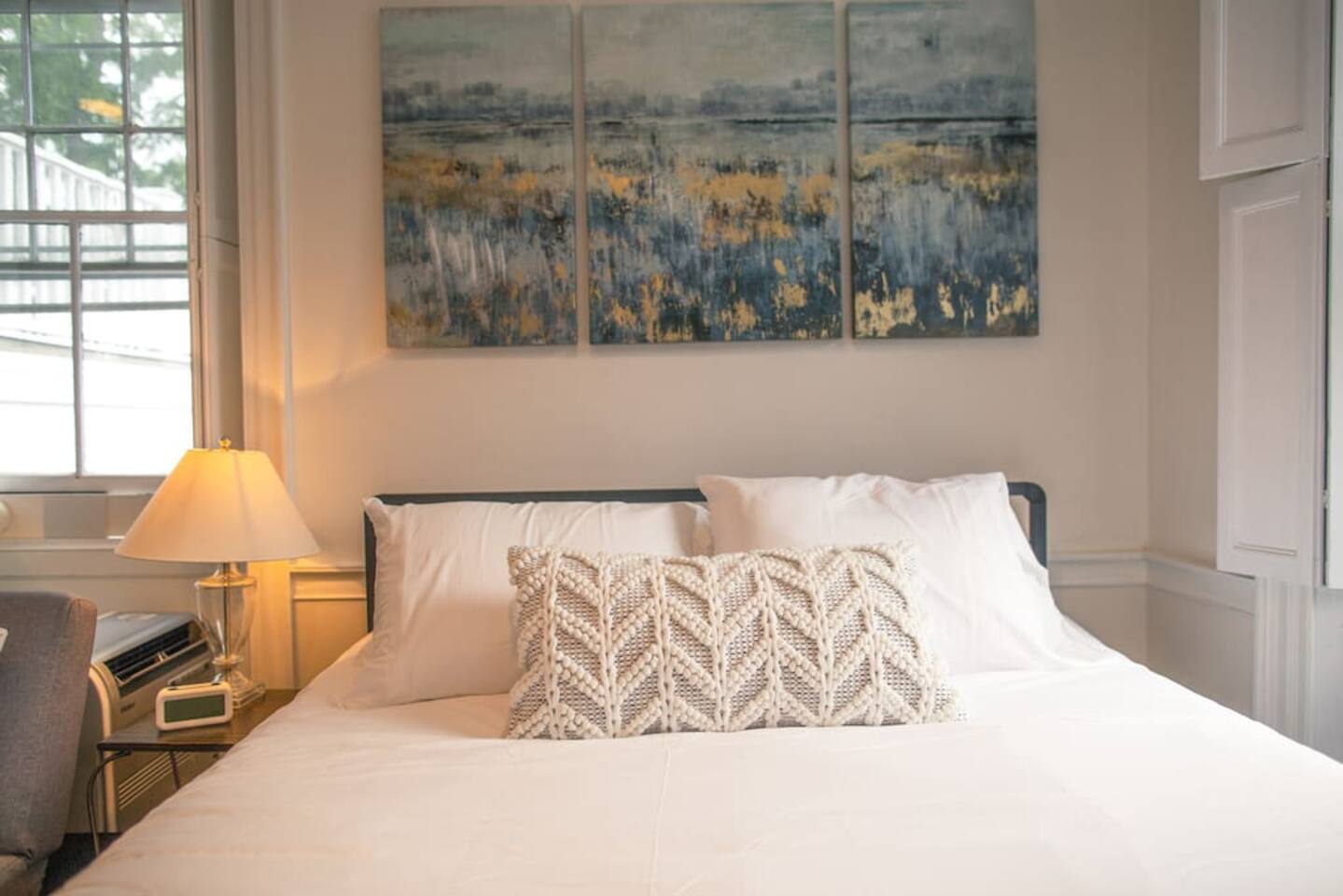 1742 Marblehead Studio|Minutes to Salem|Parking