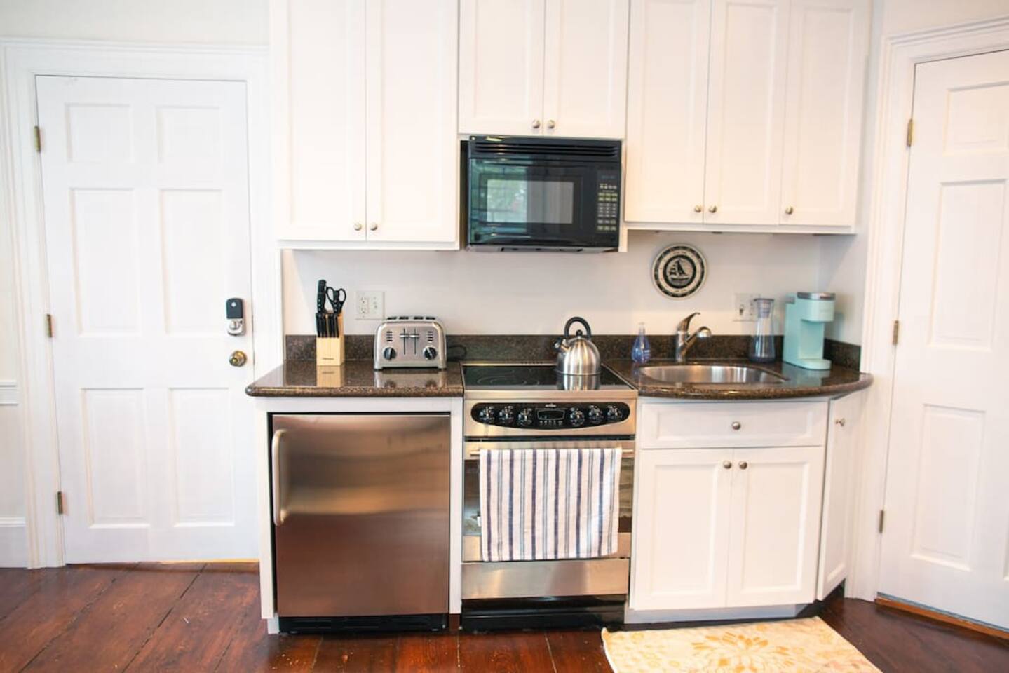 1742 Marblehead Studio|Minutes to Salem|Parking