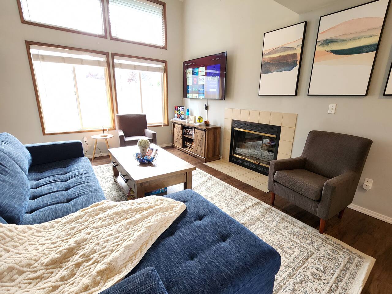 Spacious, New Modern Furniture, King Bed Priv Bath