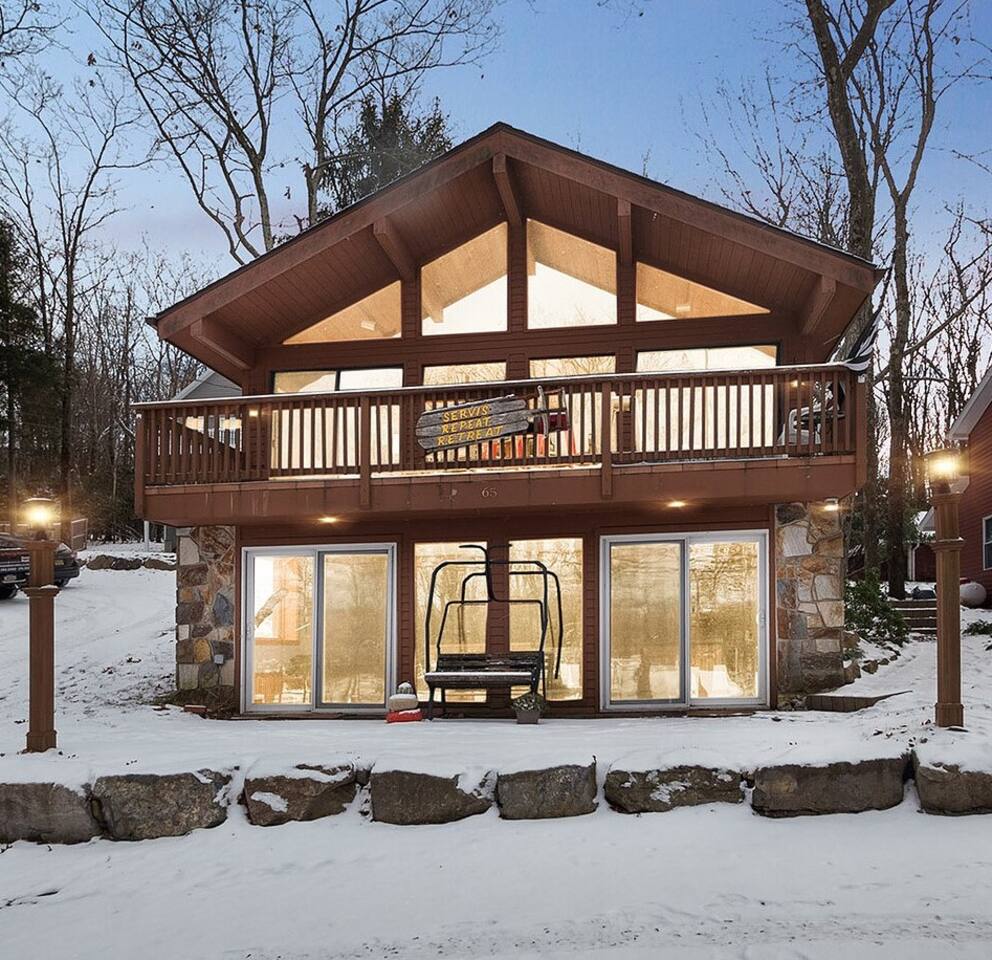*Repeat Retreat* A Beautiful Lakeview Chalet!