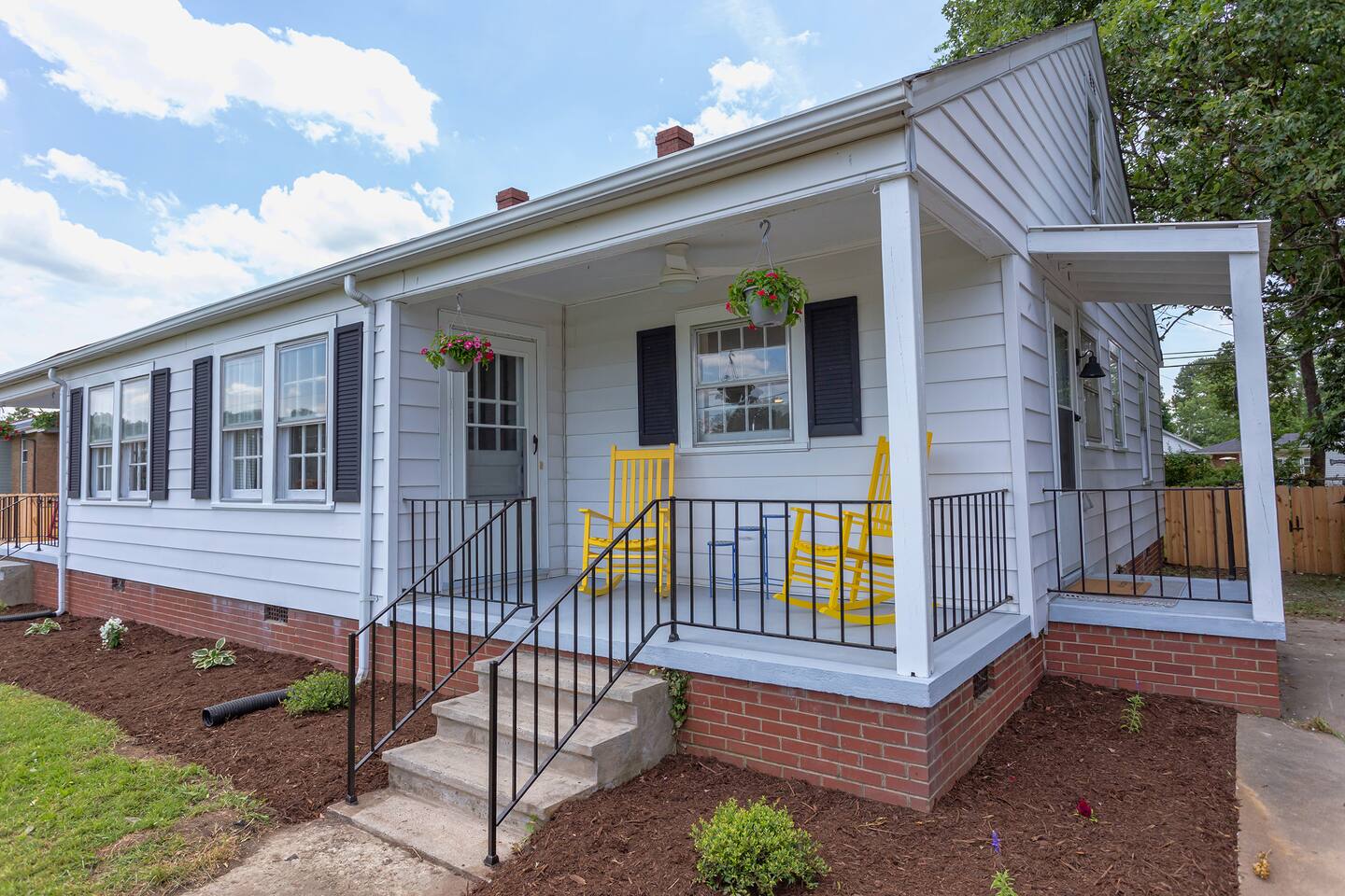Chic Duplex in Graham | Park view | BBQ Grill