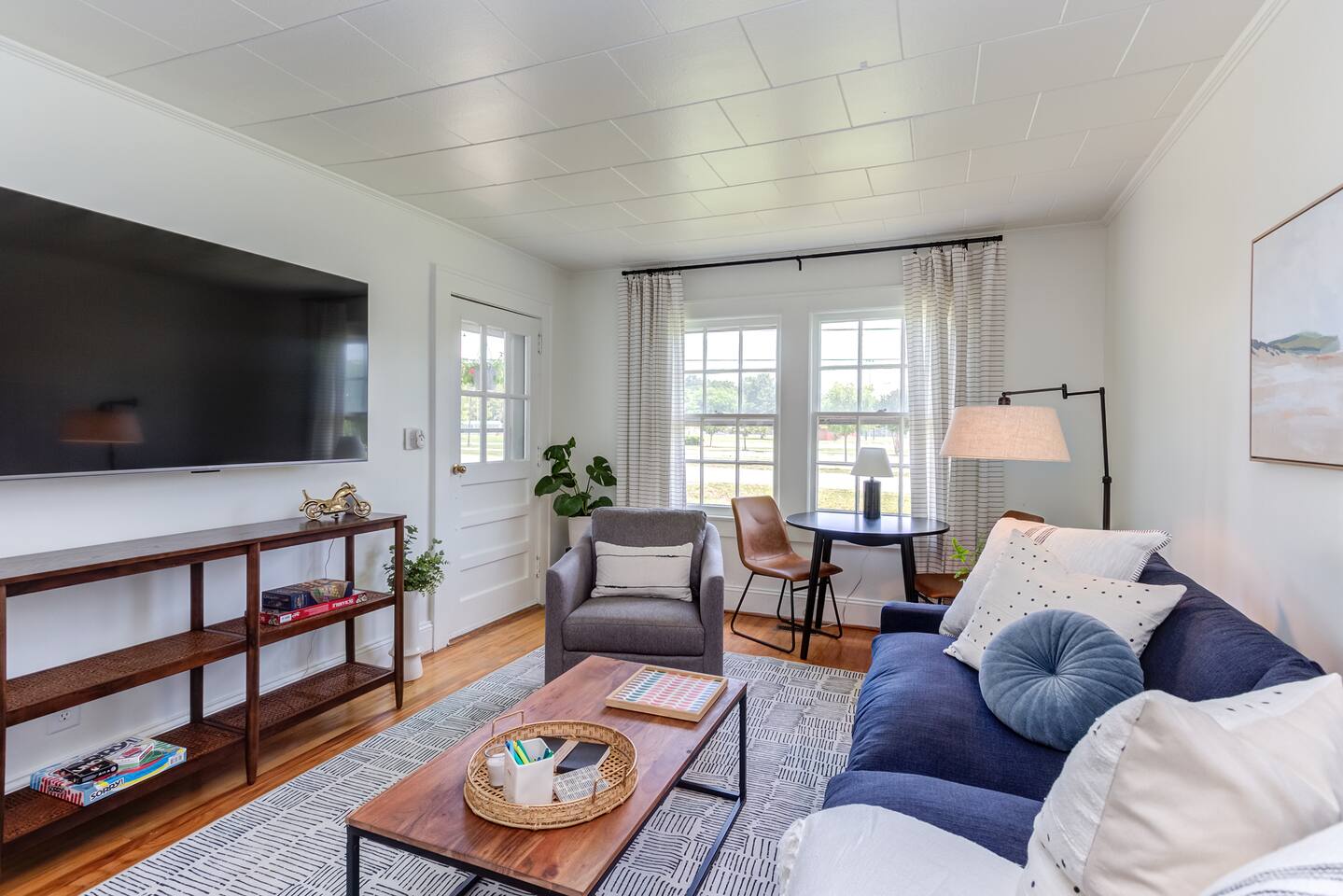 Chic Duplex in Graham | Park view | BBQ Grill