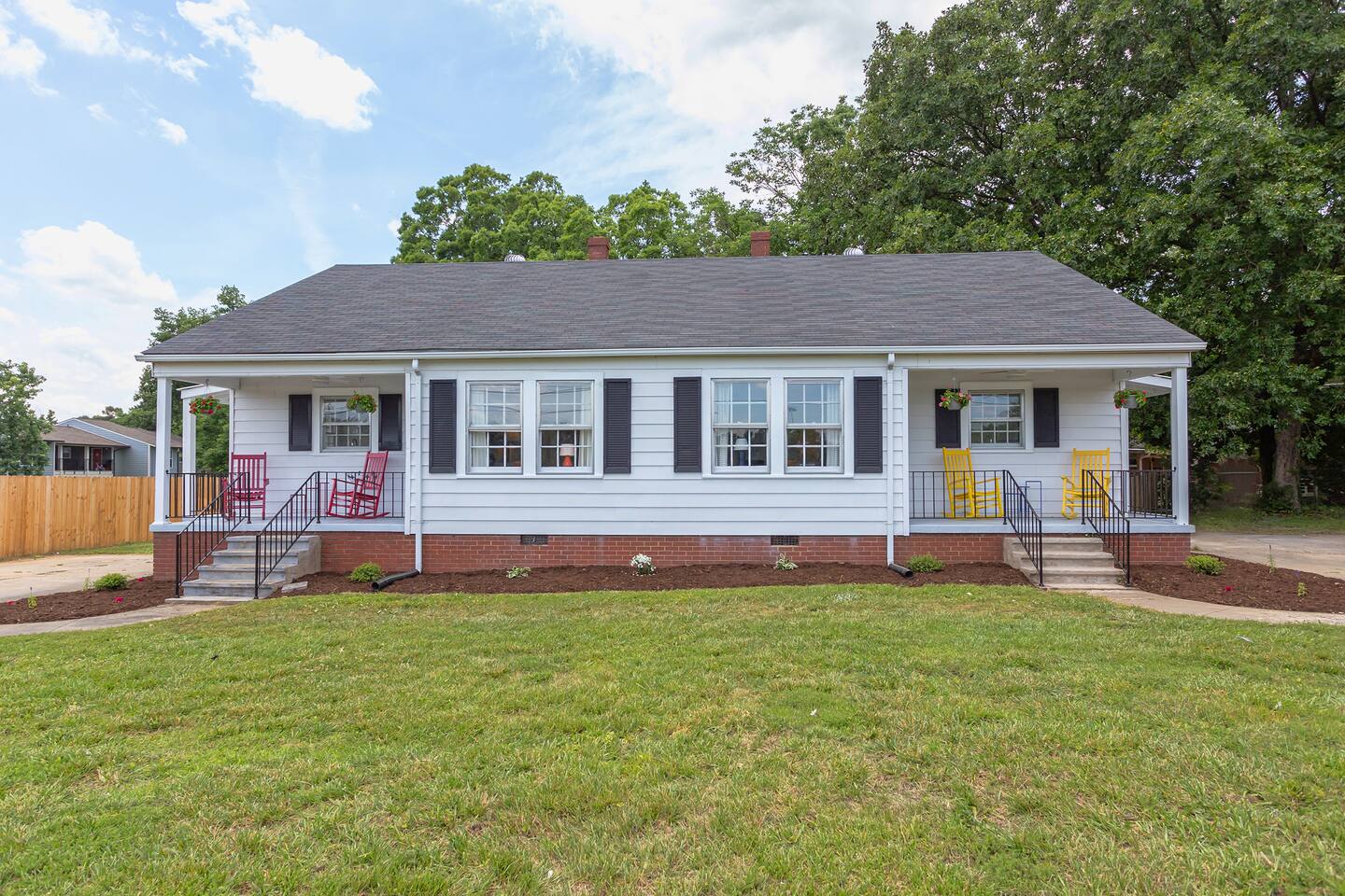 Chic Duplex in Graham | Park view | BBQ Grill