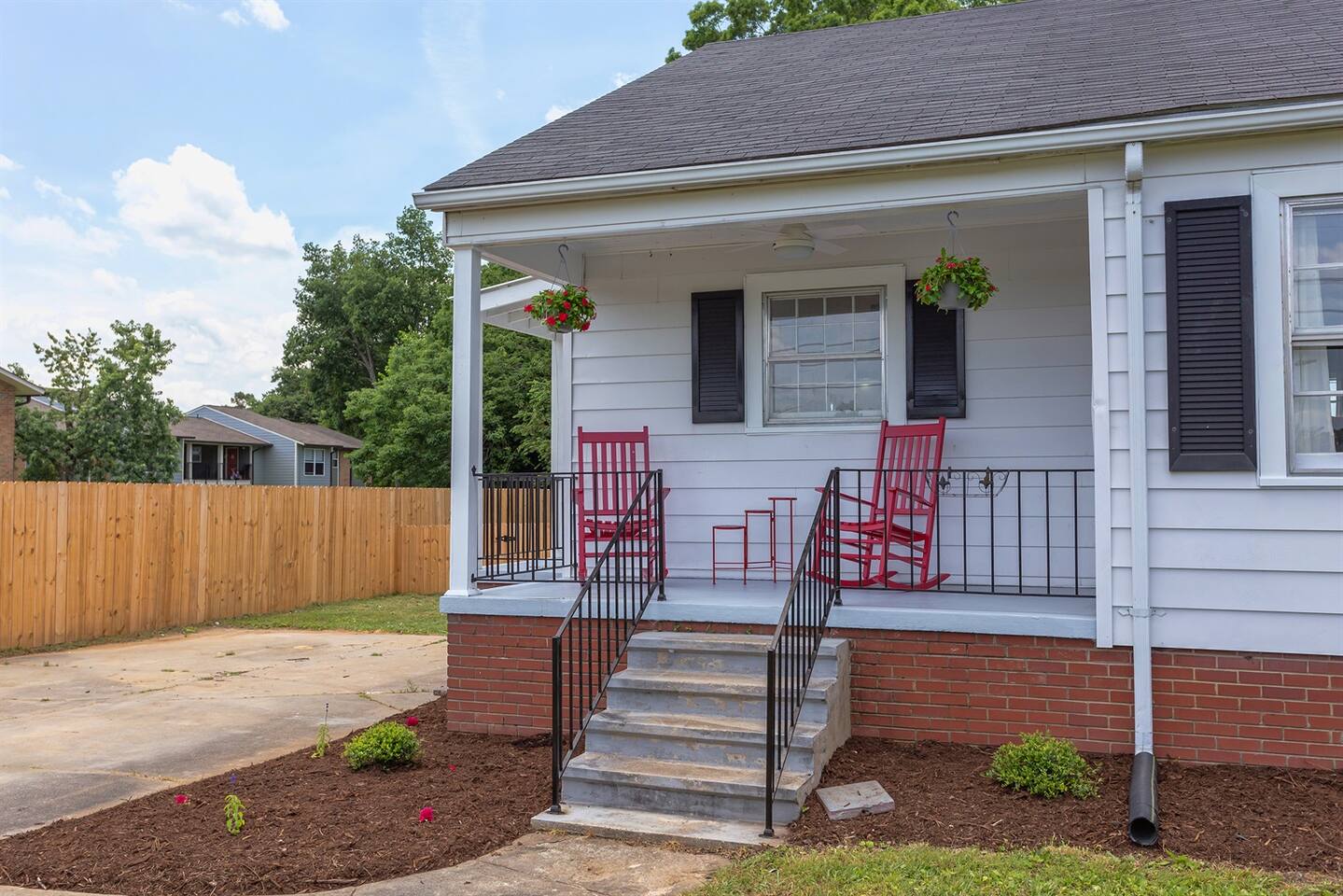 Cozy & Central Graham Escape | BBQ | Balcony