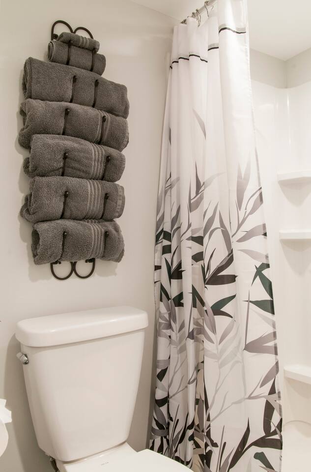 ⭐ Modern Studio in Heart of Downtown Mystic