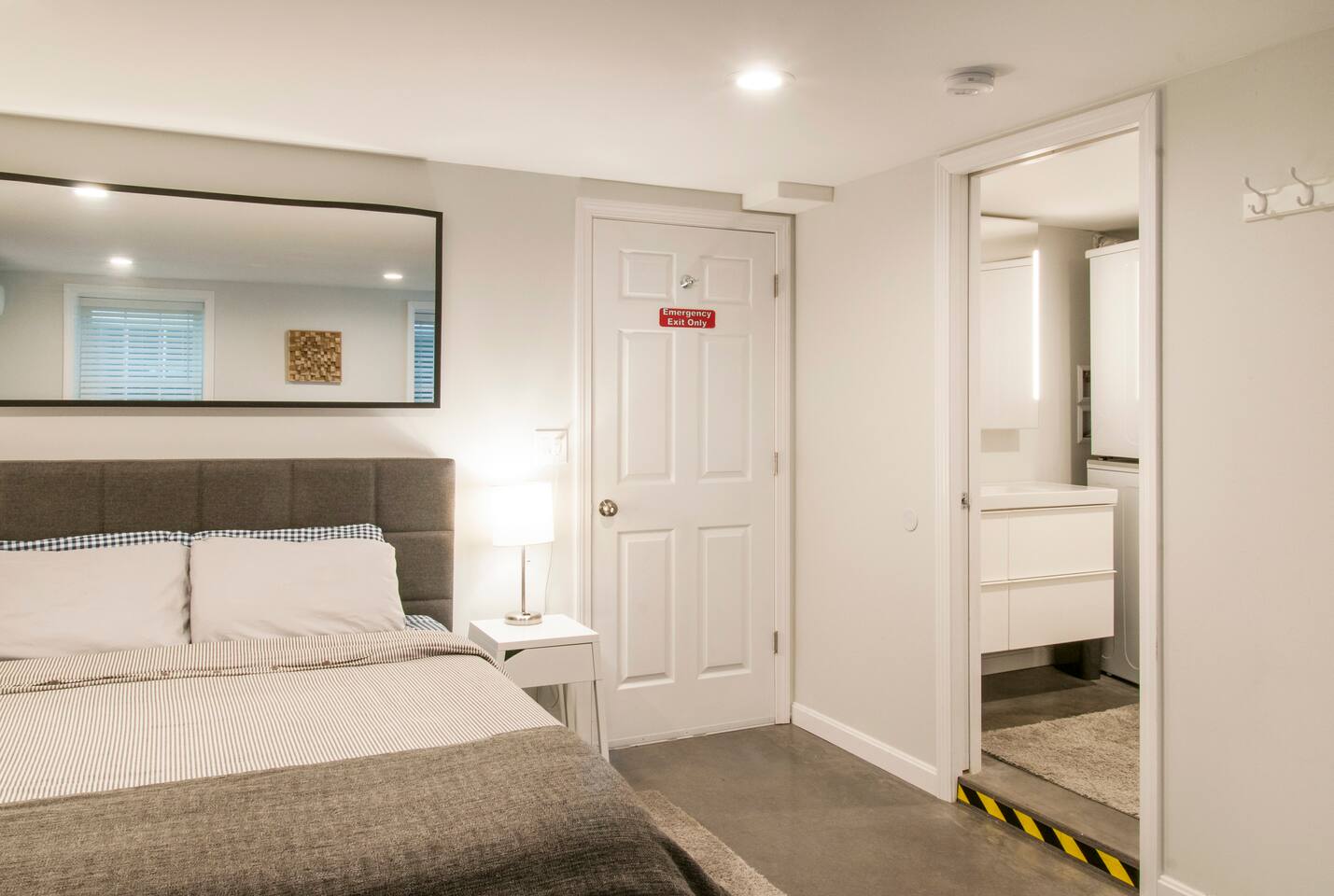 ⭐ Modern Studio in Heart of Downtown Mystic