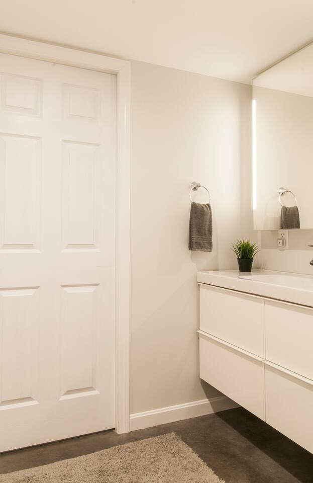 ⭐ Modern Studio in Heart of Downtown Mystic