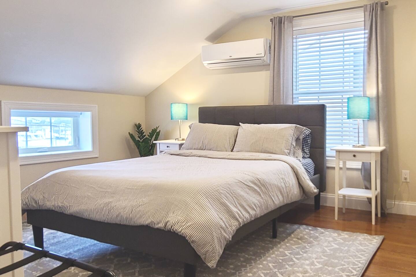 ⚓ Newly Renovated Townhouse in Downtown Mystic