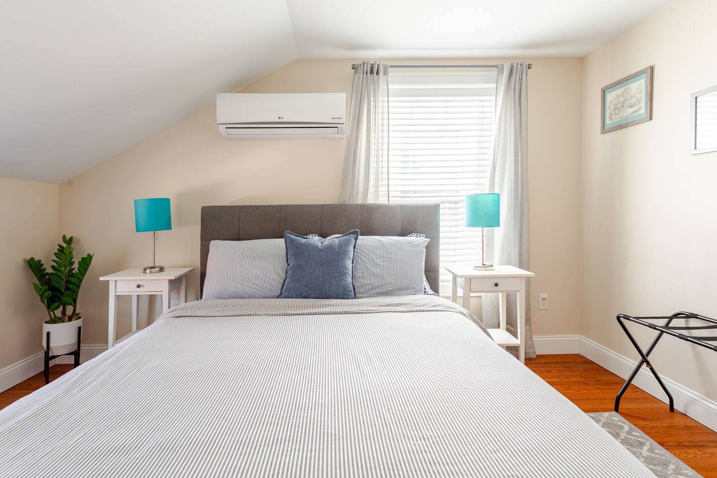 ⚓ Newly Renovated Townhouse in Downtown Mystic