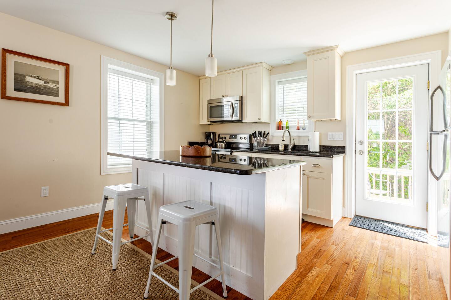 ⚓ Newly Renovated Townhouse in Downtown Mystic