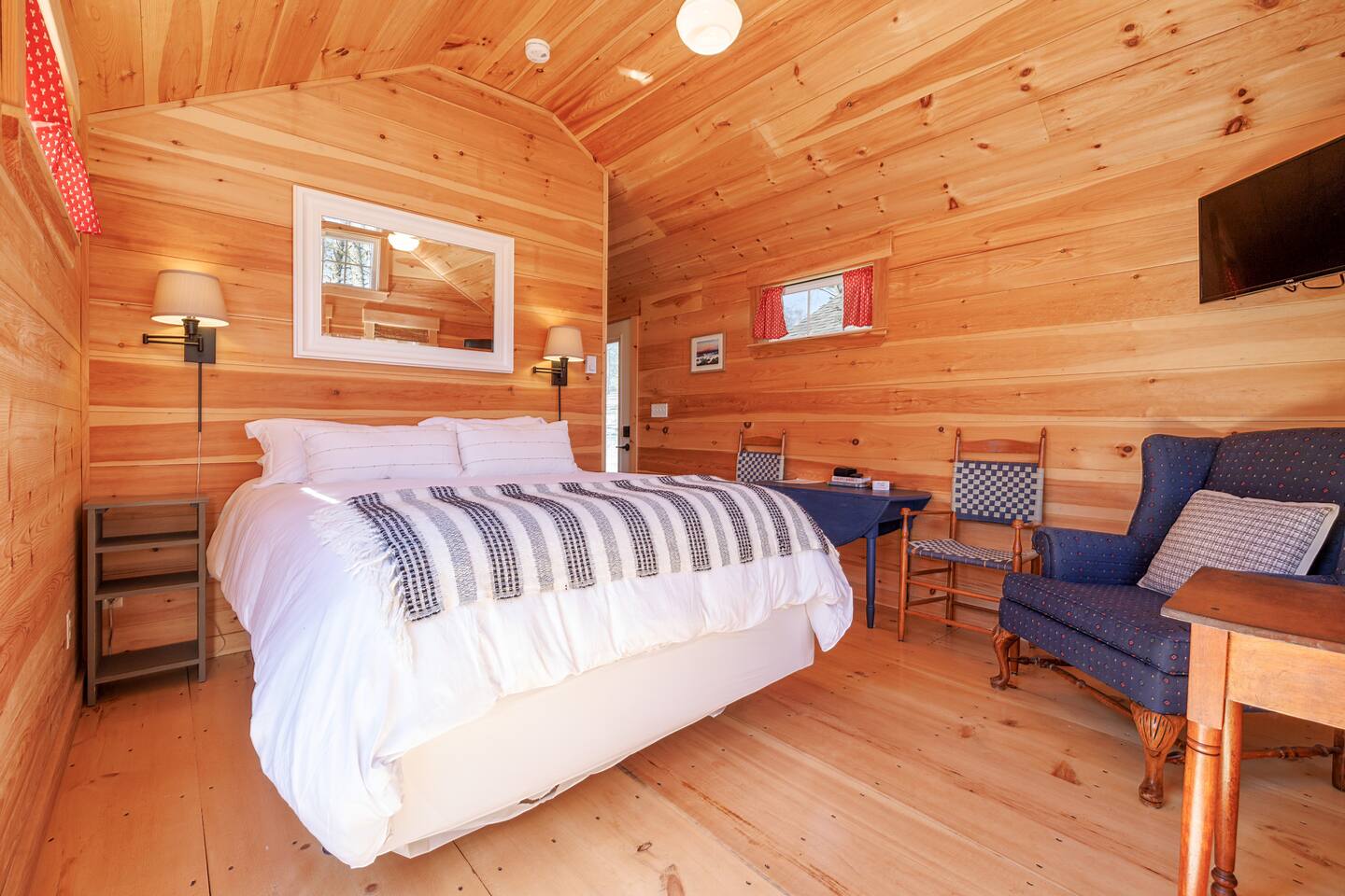 Eco-Modern Cabin #2 • Quiet Maine Getaway • Sauna