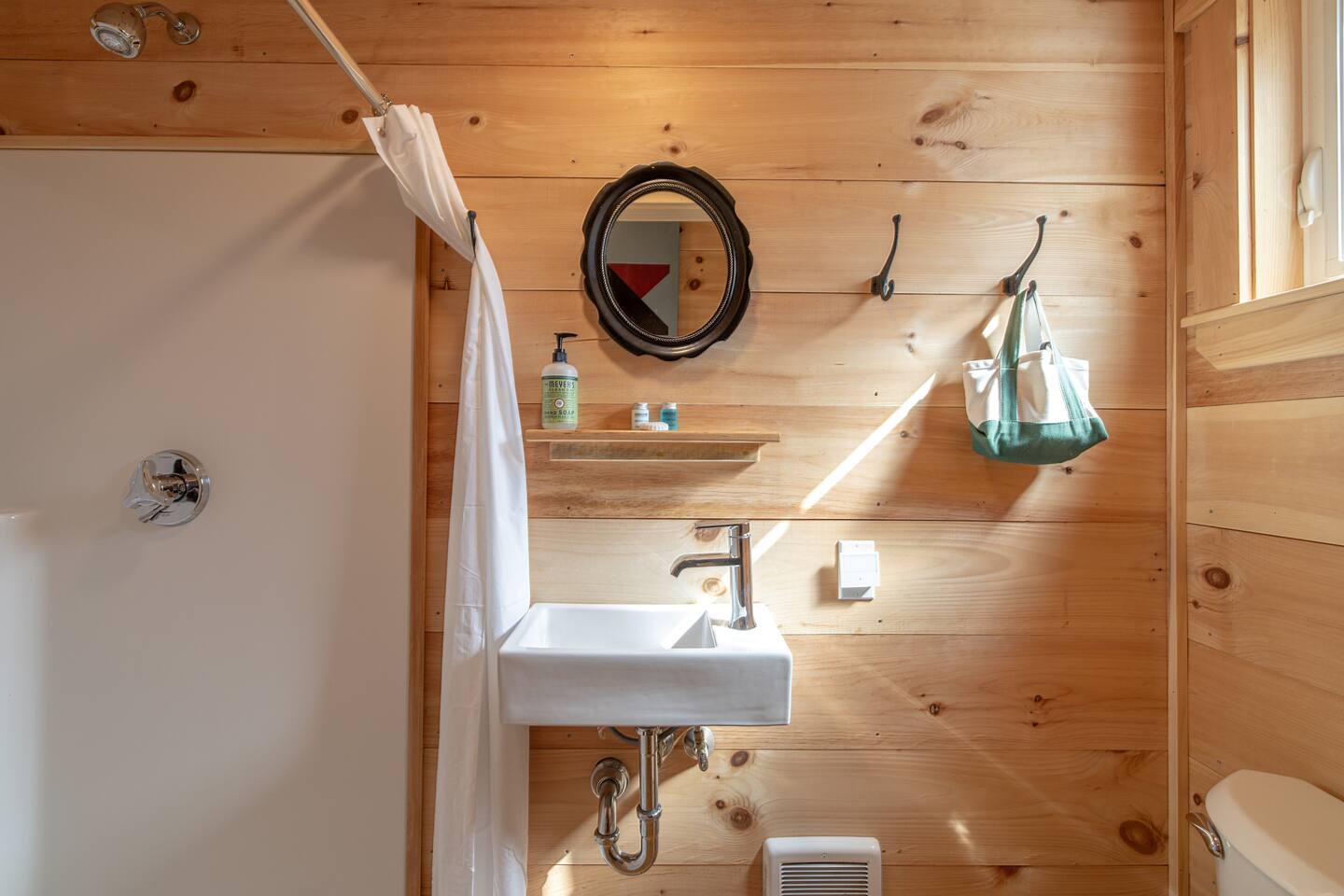Beautiful Maine Cabin #5 • Wood Fired Cedar Sauna
