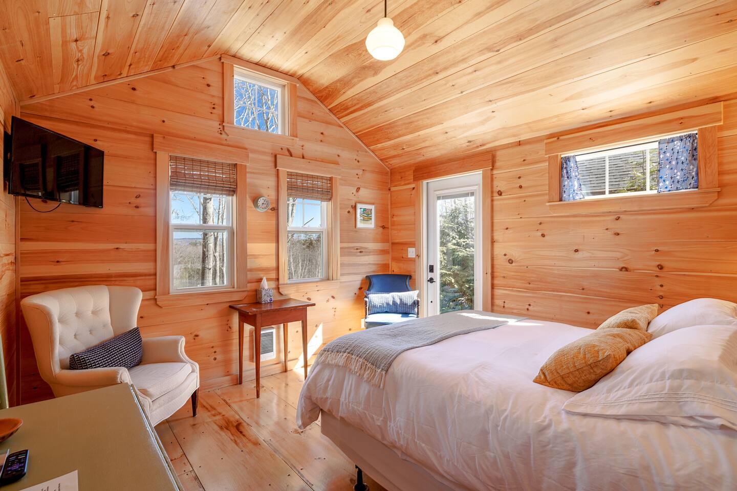 Unwind in Nature Cabin #4 • Beach • Cedar Sauna