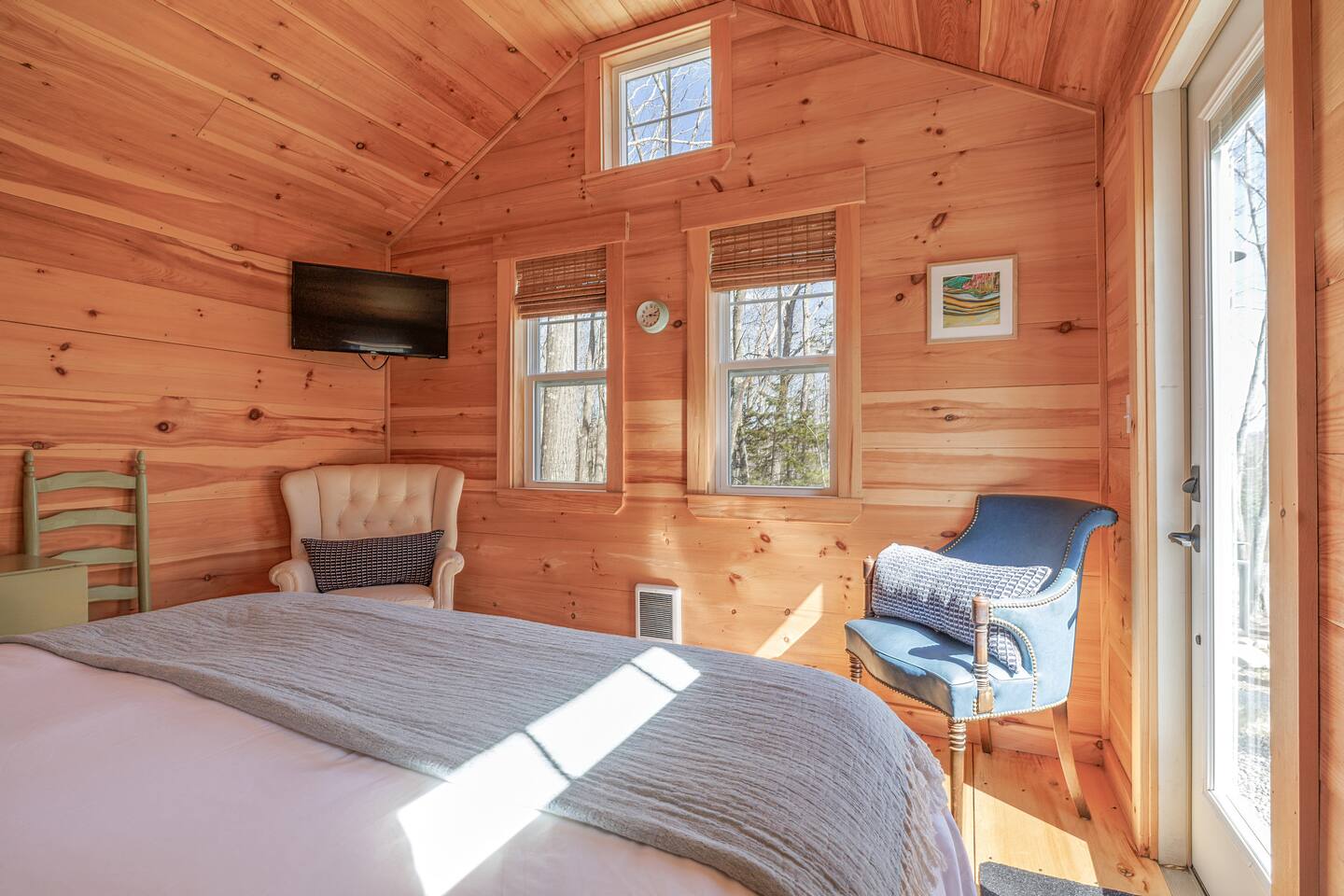 Unwind in Nature Cabin #4 • Beach • Cedar Sauna