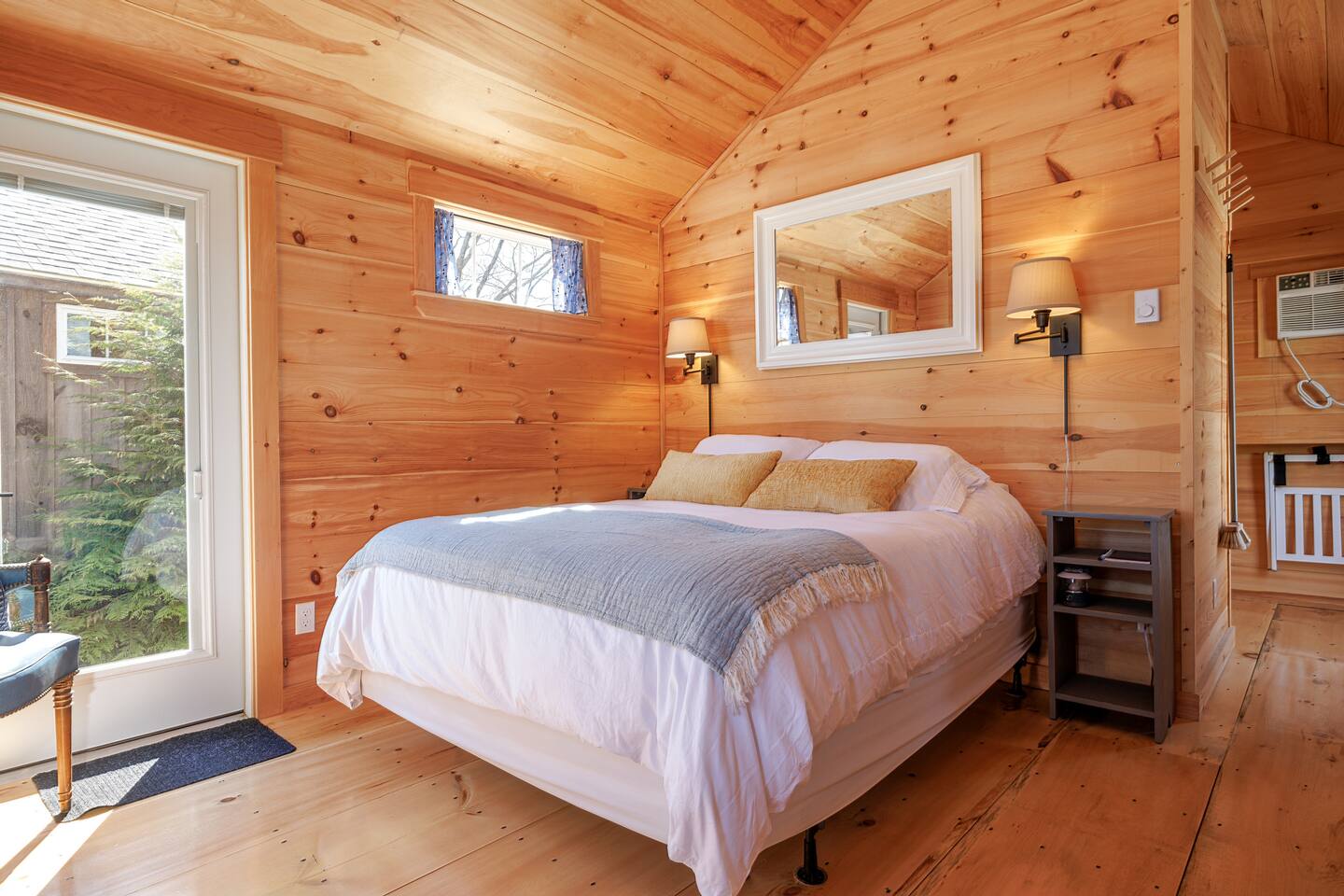 Unwind in Nature Cabin #4 • Beach • Cedar Sauna