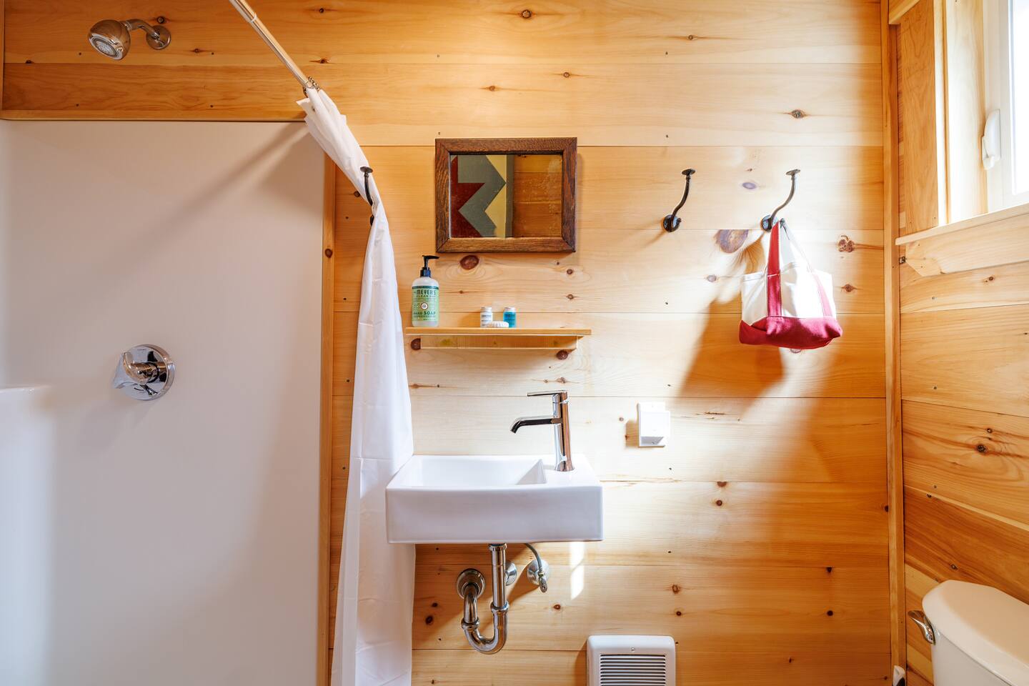 Unwind in Nature Cabin #4 • Beach • Cedar Sauna