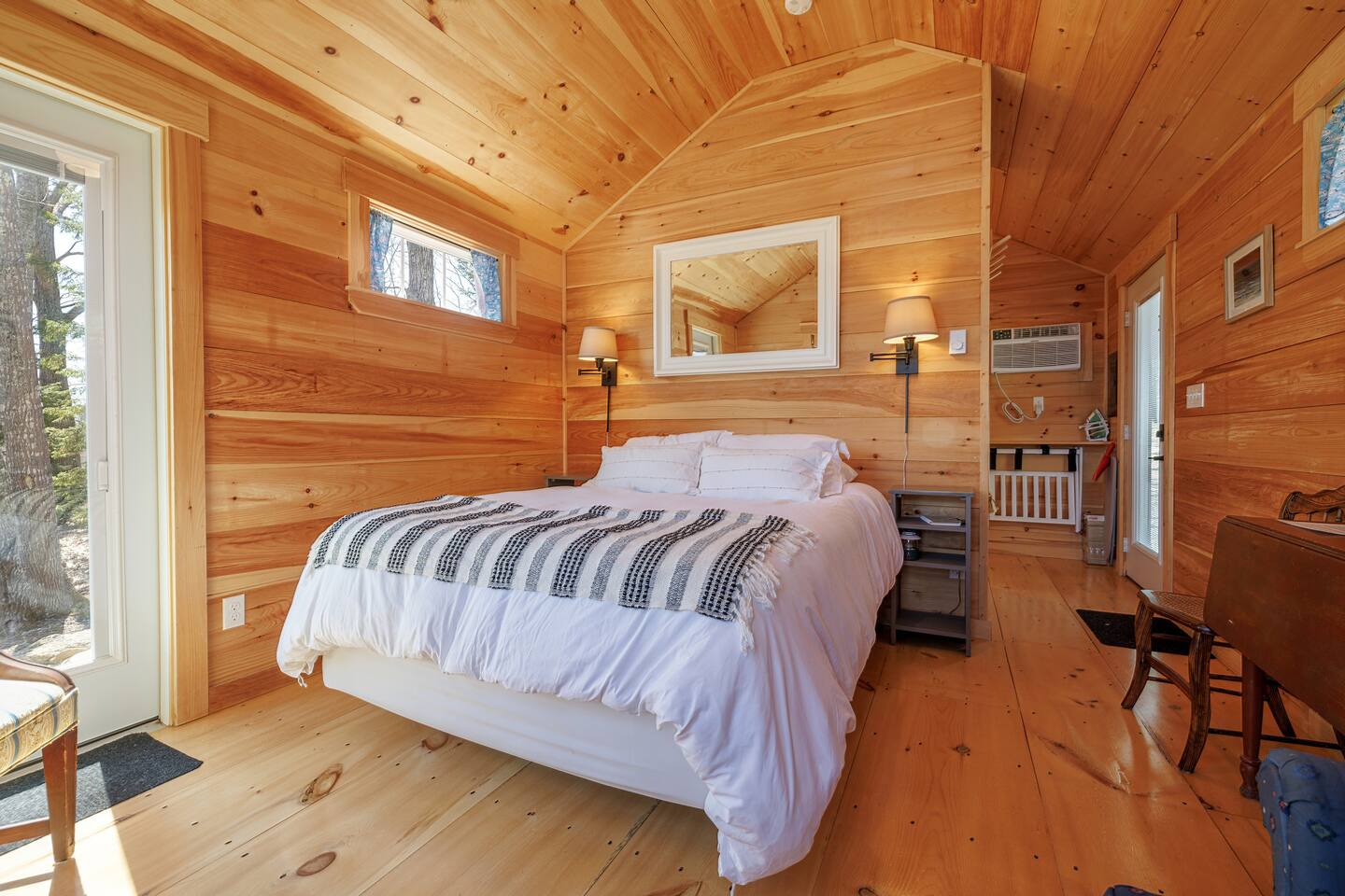 Eco-Modern Cabin 1 near Sandy Point • Sauna Access