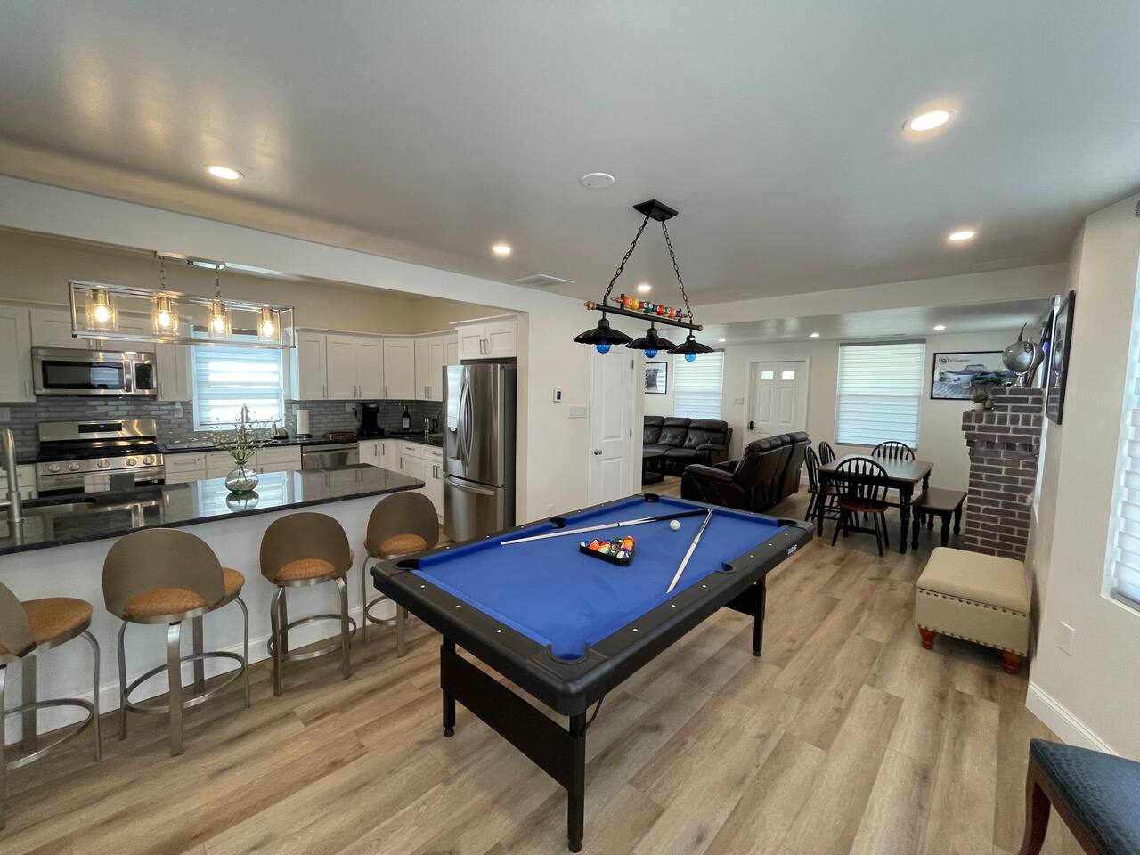 Cadillac Blue House - Luxury w/ Pool Table!