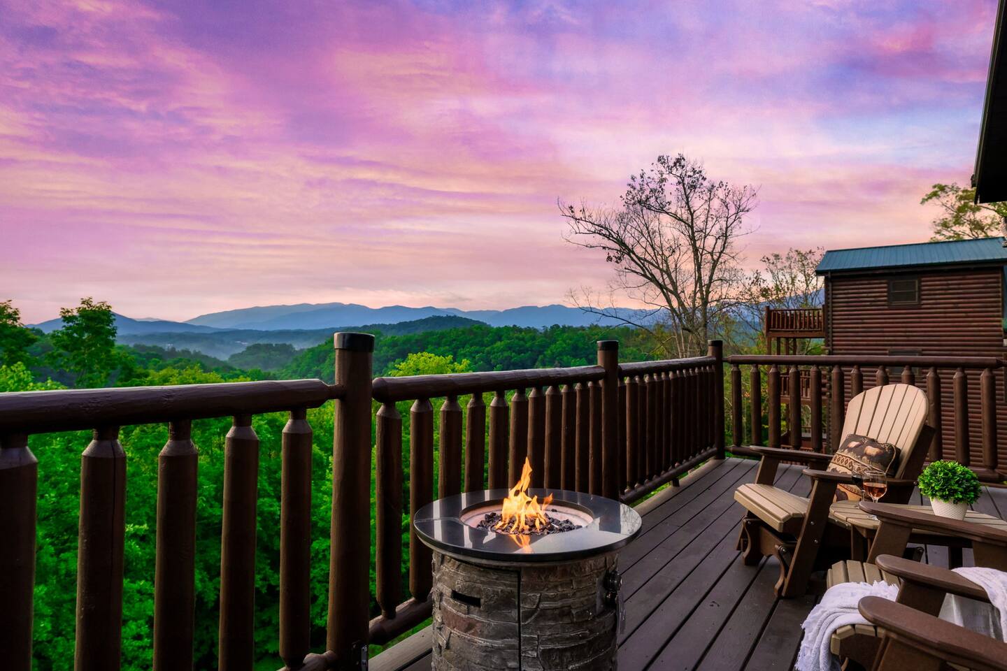 Epic Mountain Views, Theater, Hot Tub, Firepit Fun — Sevierville — vacation rental