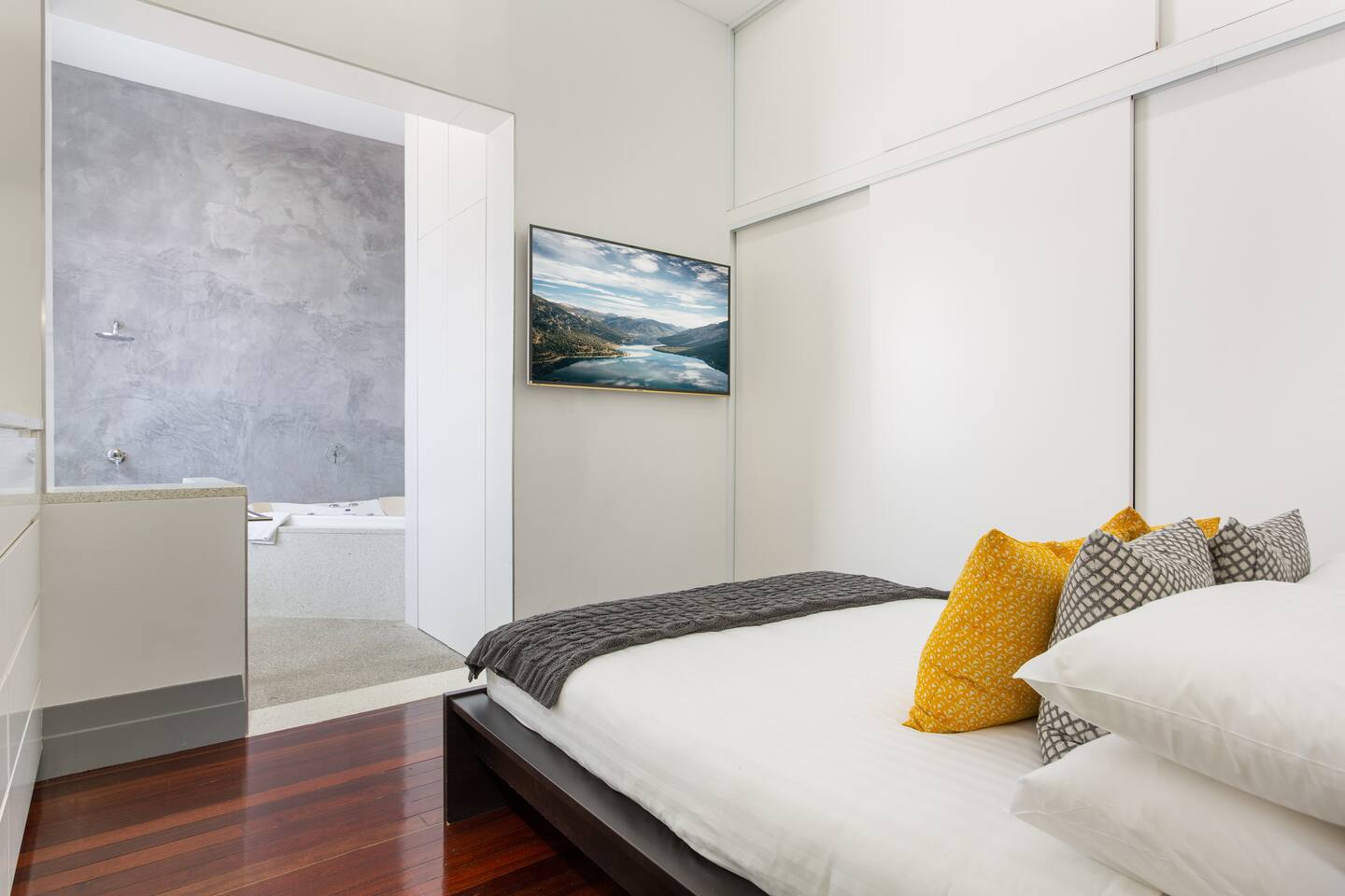 Spacious Harbourfront 3 bed 2 bath opp Wharf-views