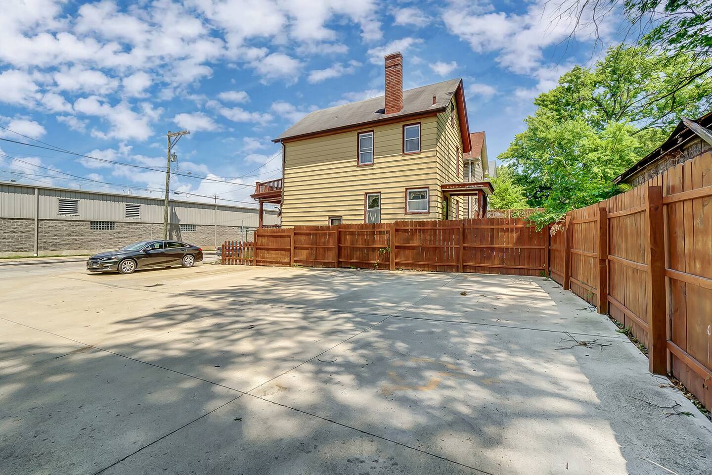 Walk to Oakley Square-King Bed-Offstreet Parking