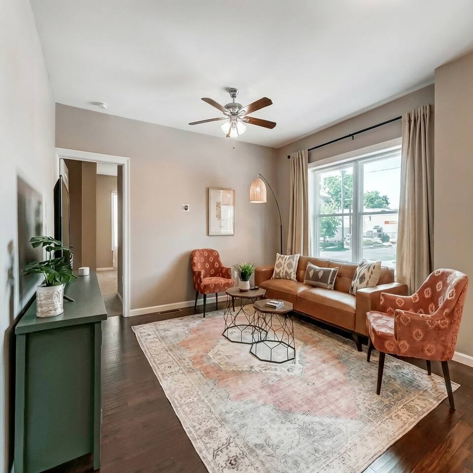 Walk to Oakley Square-King Bed-Offstreet Parking