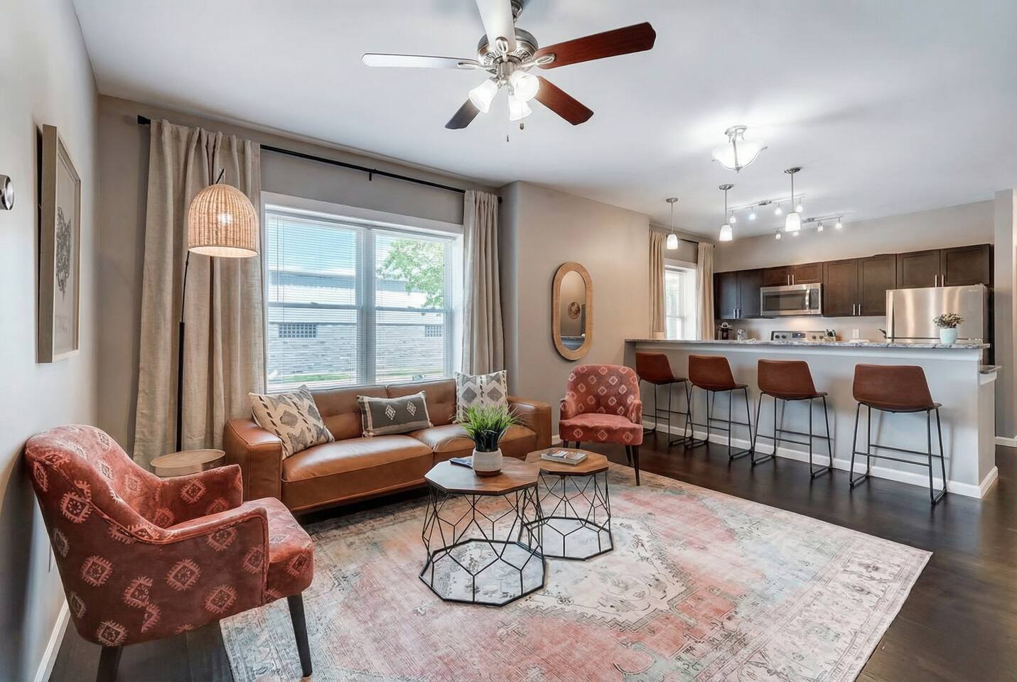 Walk to Oakley Square-King Bed-Offstreet Parking — Cincinnati — vacation rental
