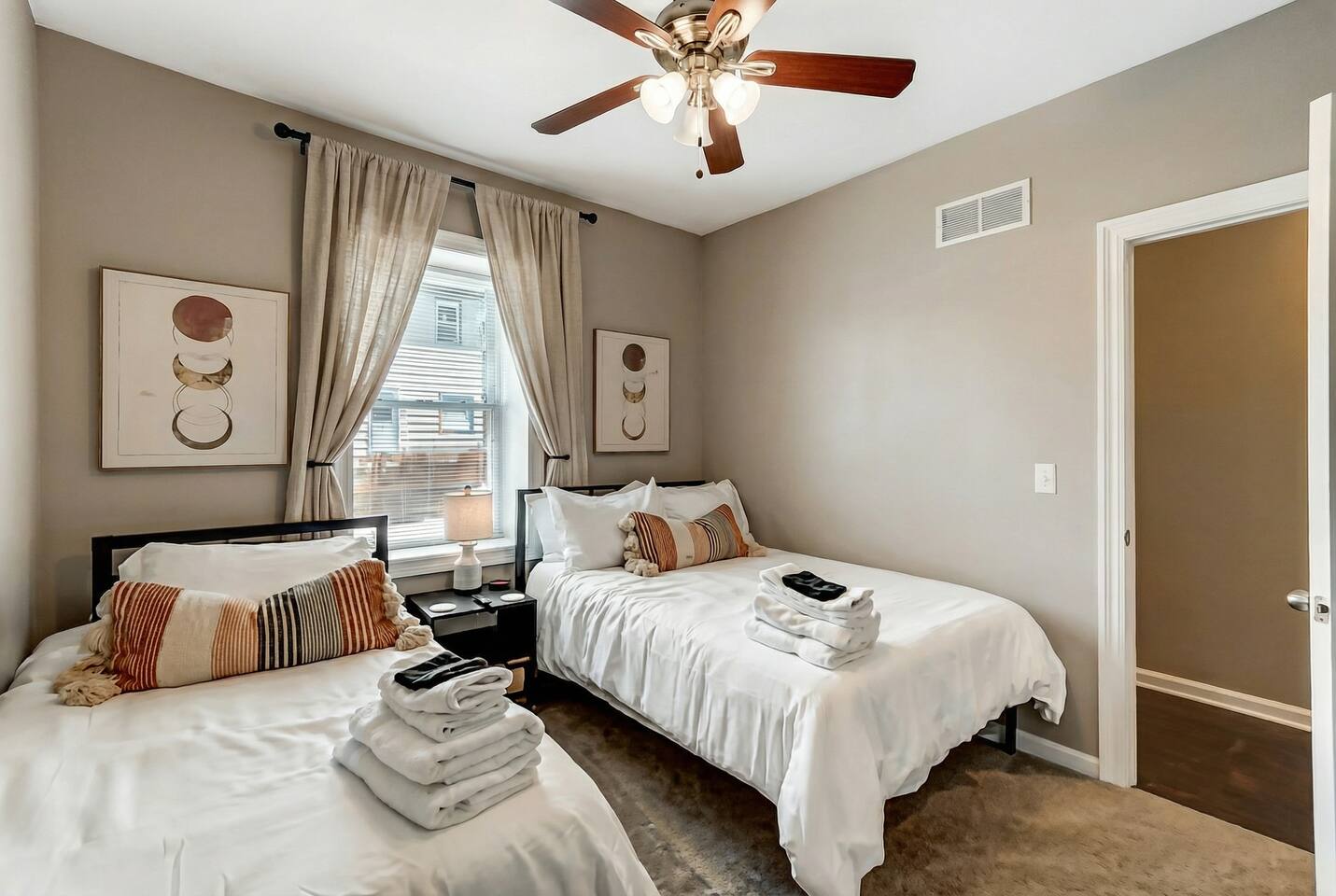Walk to Oakley Square-King Bed-Offstreet Parking