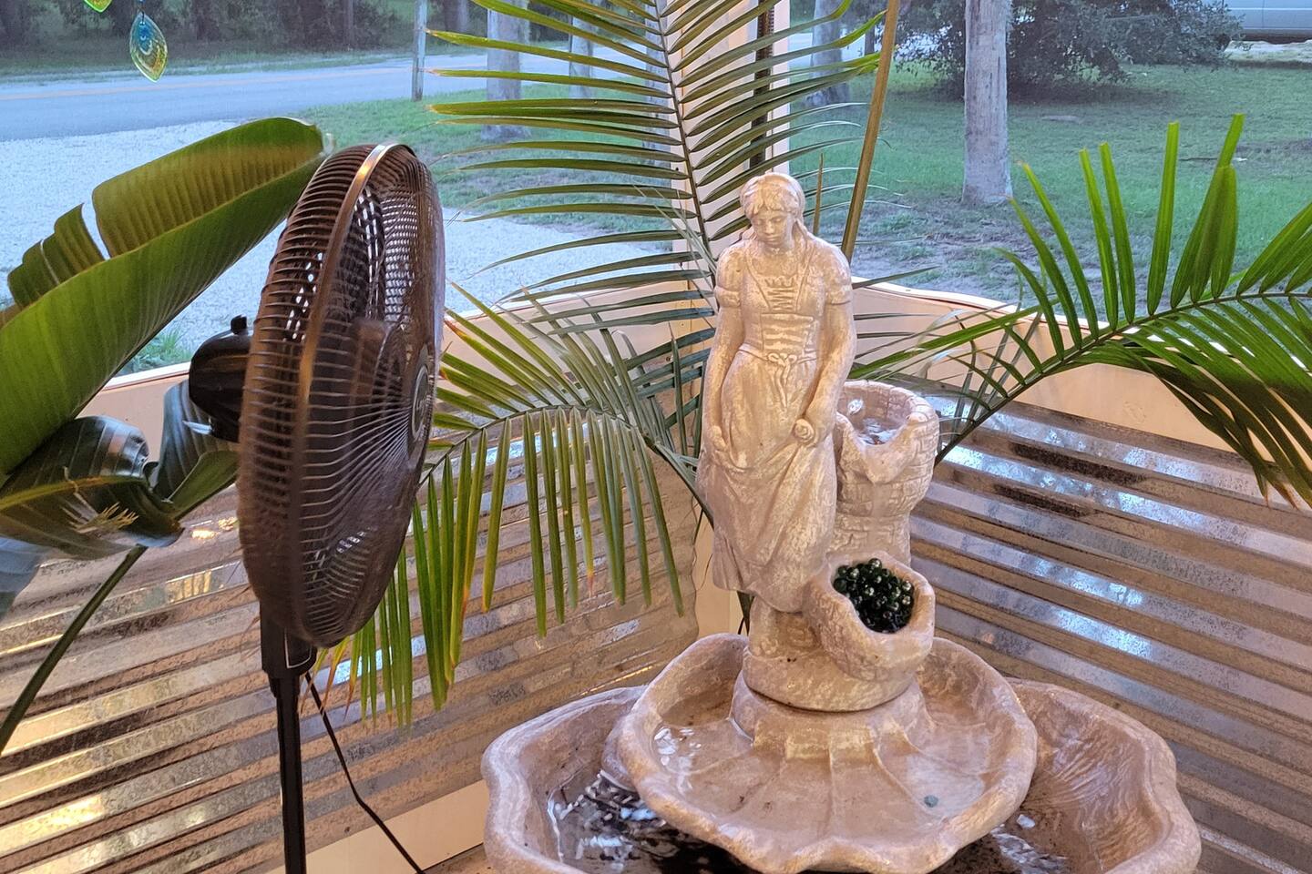 Cheerful Bungalow in New Smyrna Beach w Cozy Porch
