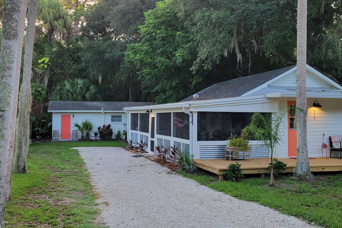 Cheerful Bungalow in New Smyrna Beach w Cozy Porch