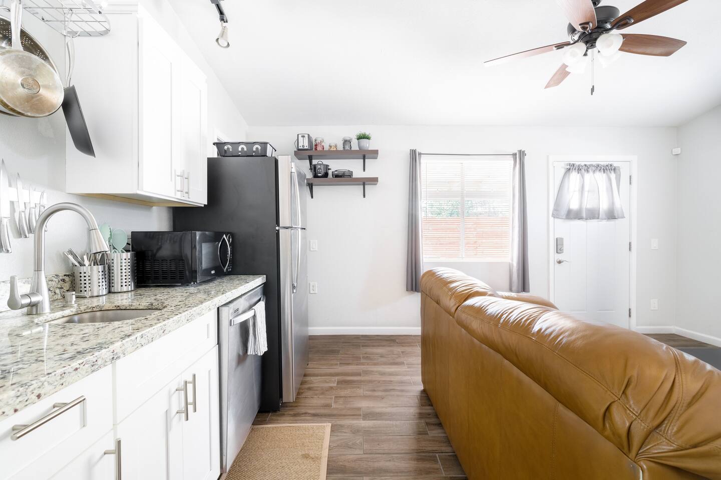 Charming 2 BR in Sunny Phoenix | Netflix| Laundry