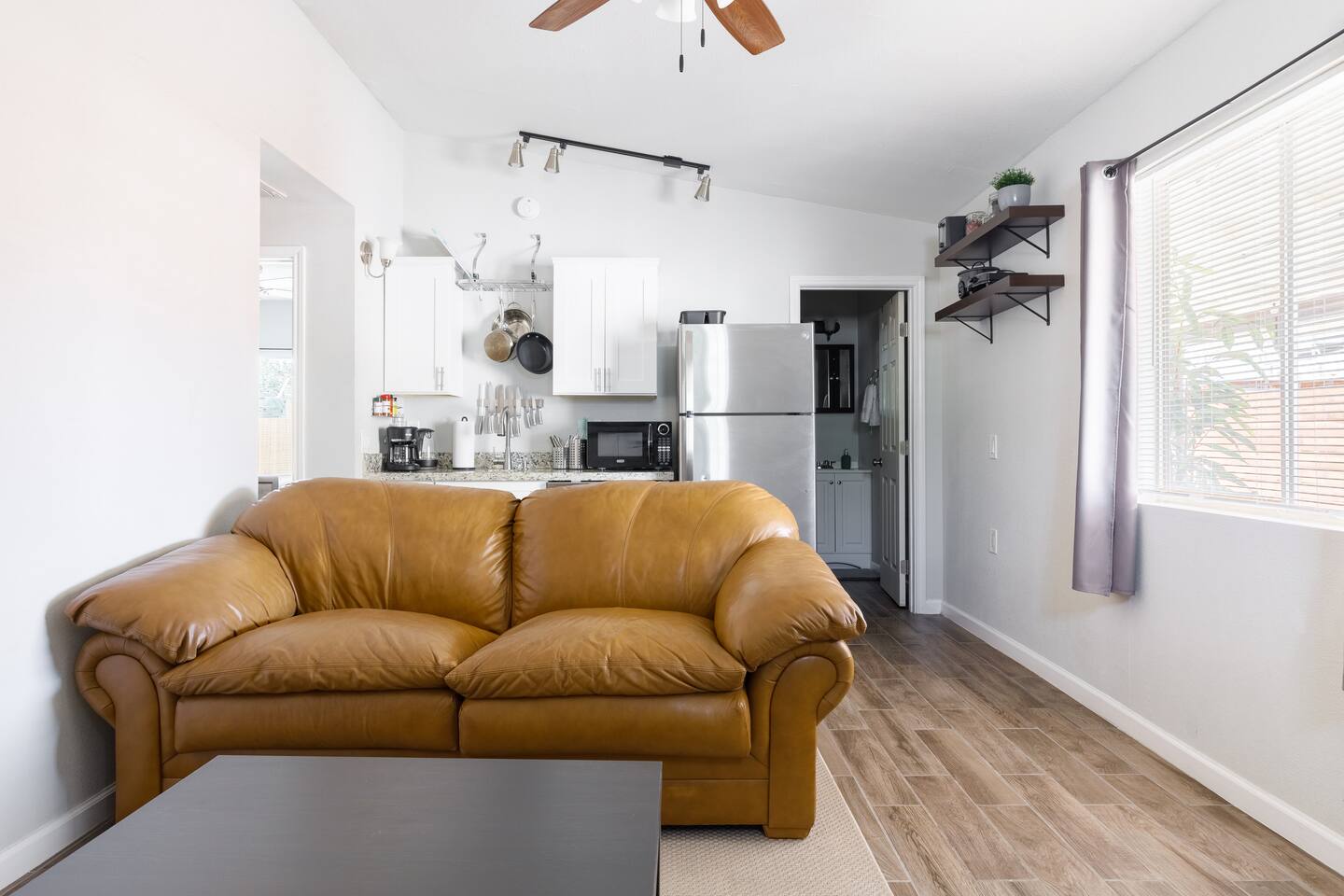 Charming 2 BR in Sunny Phoenix | Netflix| Laundry
