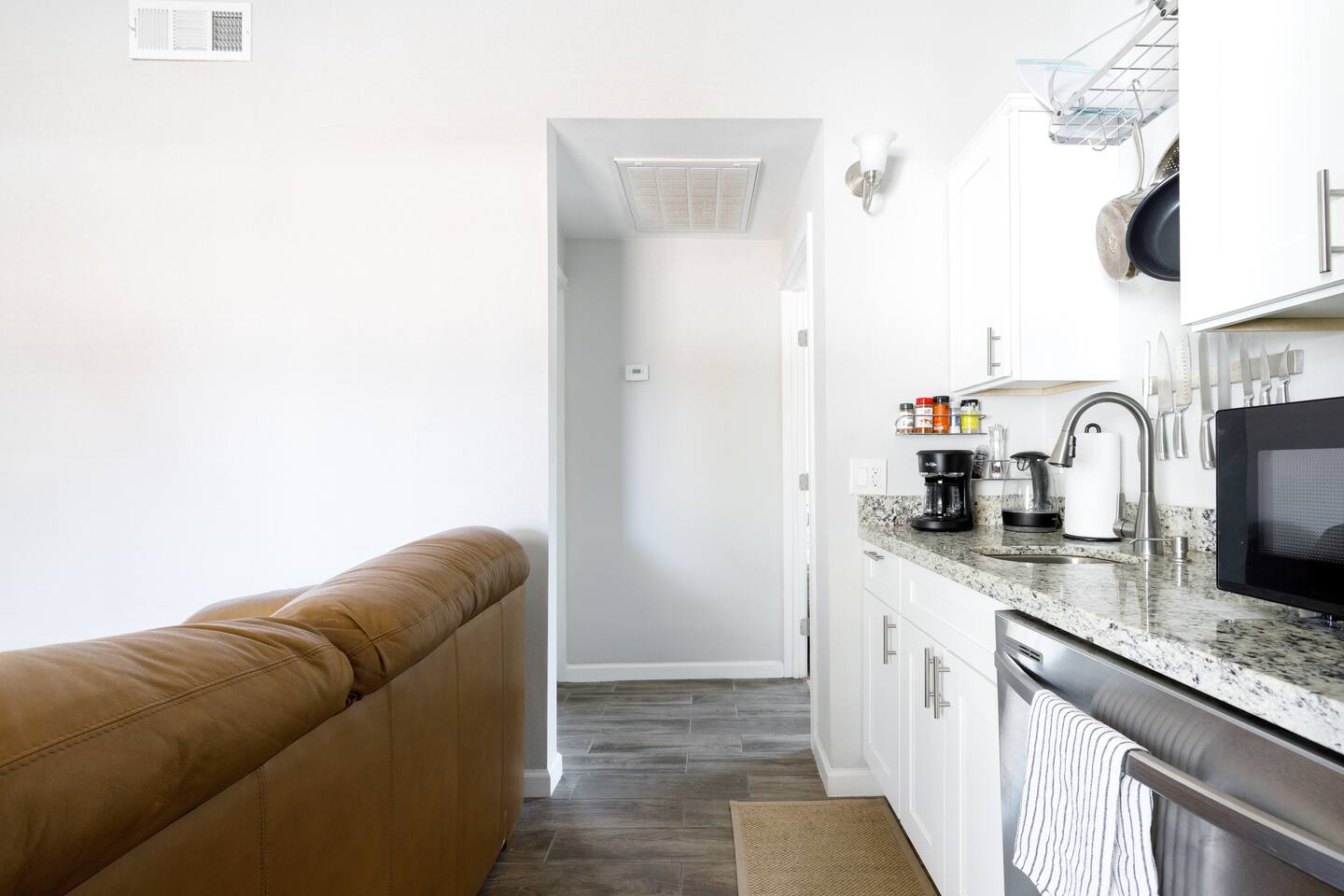 Charming 2 BR in Sunny Phoenix | Netflix| Laundry