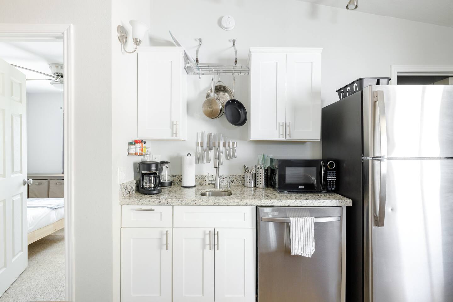 Charming 2 BR in Sunny Phoenix | Netflix| Laundry