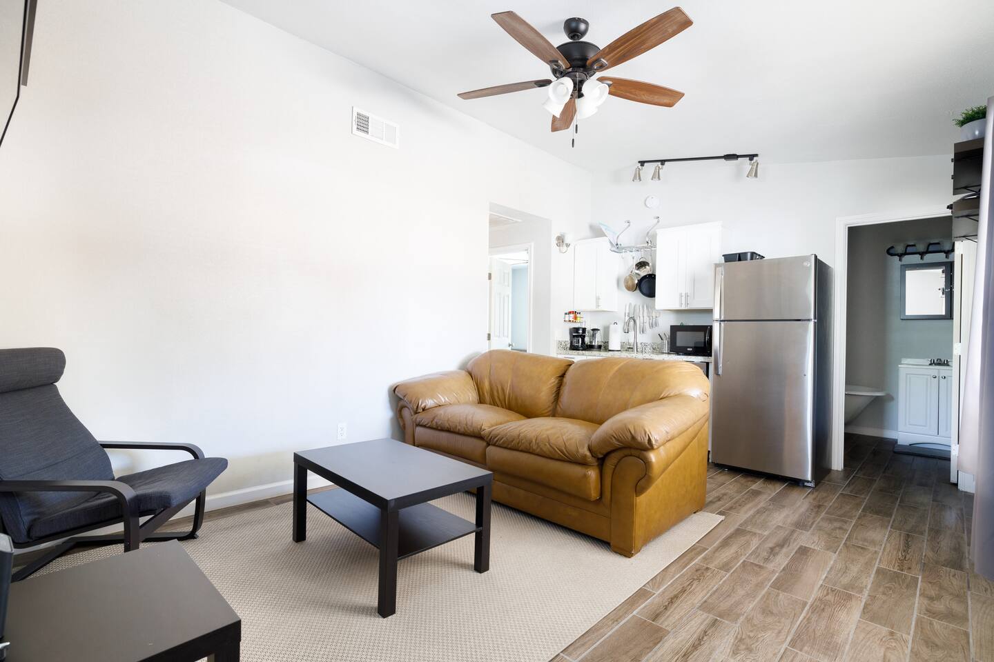 Charming 2 BR in Sunny Phoenix | Netflix| Laundry — Phoenix, AZ — vacation rental
