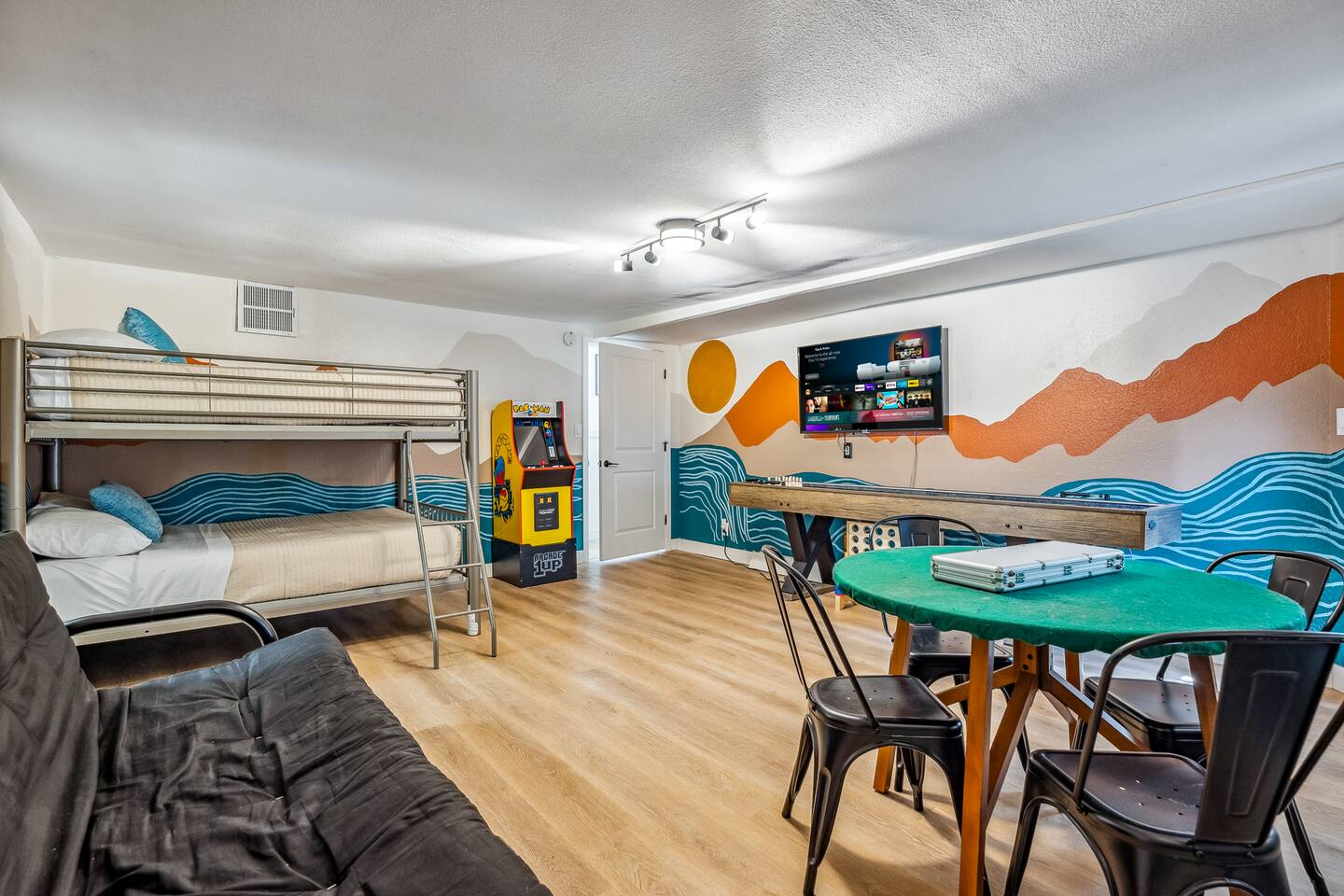 Steps to River | Pet Friendly | Sleeps 10 | Views